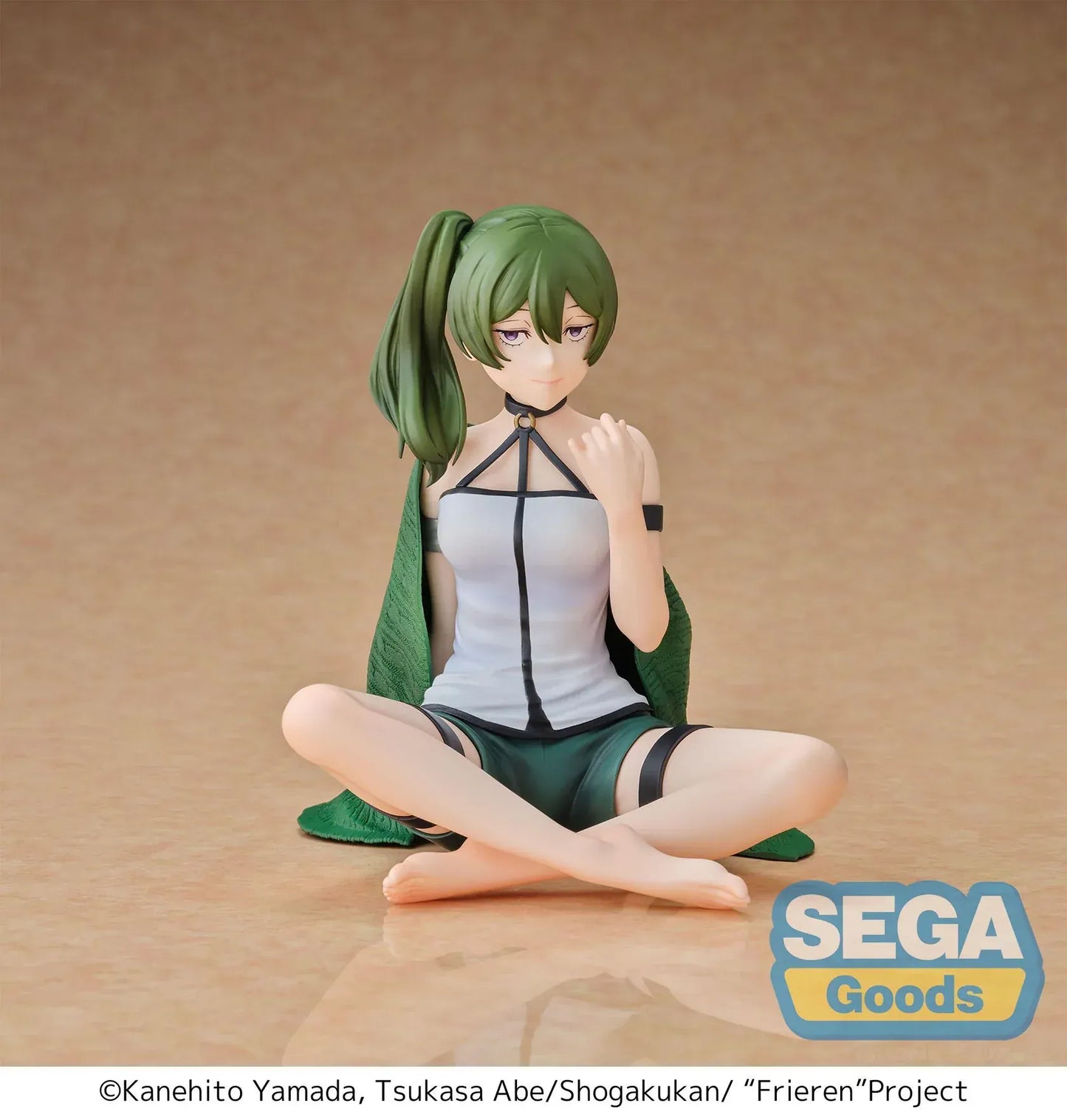 Frieren Beyond Journey’s End Yumemirize Übel loungewear figure seated in relaxed pose