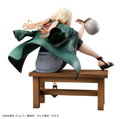 Naruto Shippuden Naruto Gals Tsunade Ver.2 2nd Rerelease figure seated on a bench with green haori, sake bottle, and Katsuyu detail