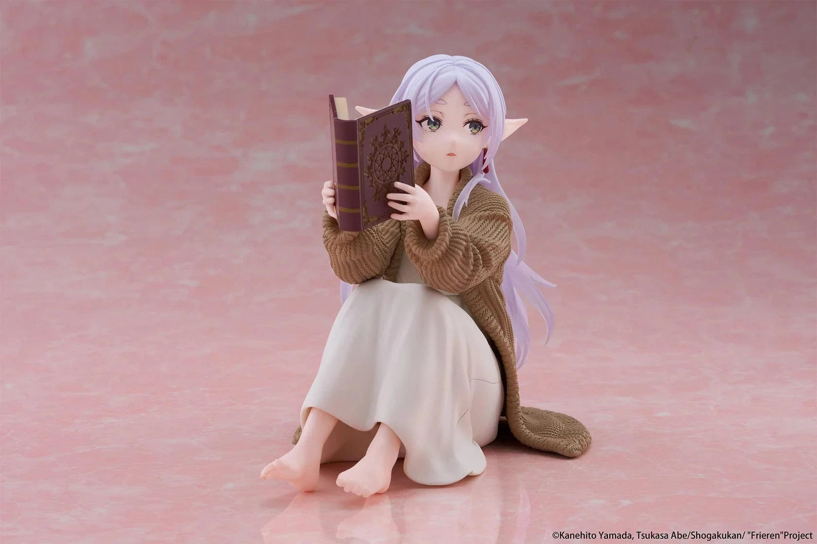 Frieren Beyond Journey’s End Desktop Cute Frieren Roomwear Ver. figure sitting and reading a book