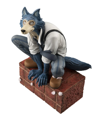 Legoshi Beastars figure rerun seated on brick base with detailed fur and casual outfit