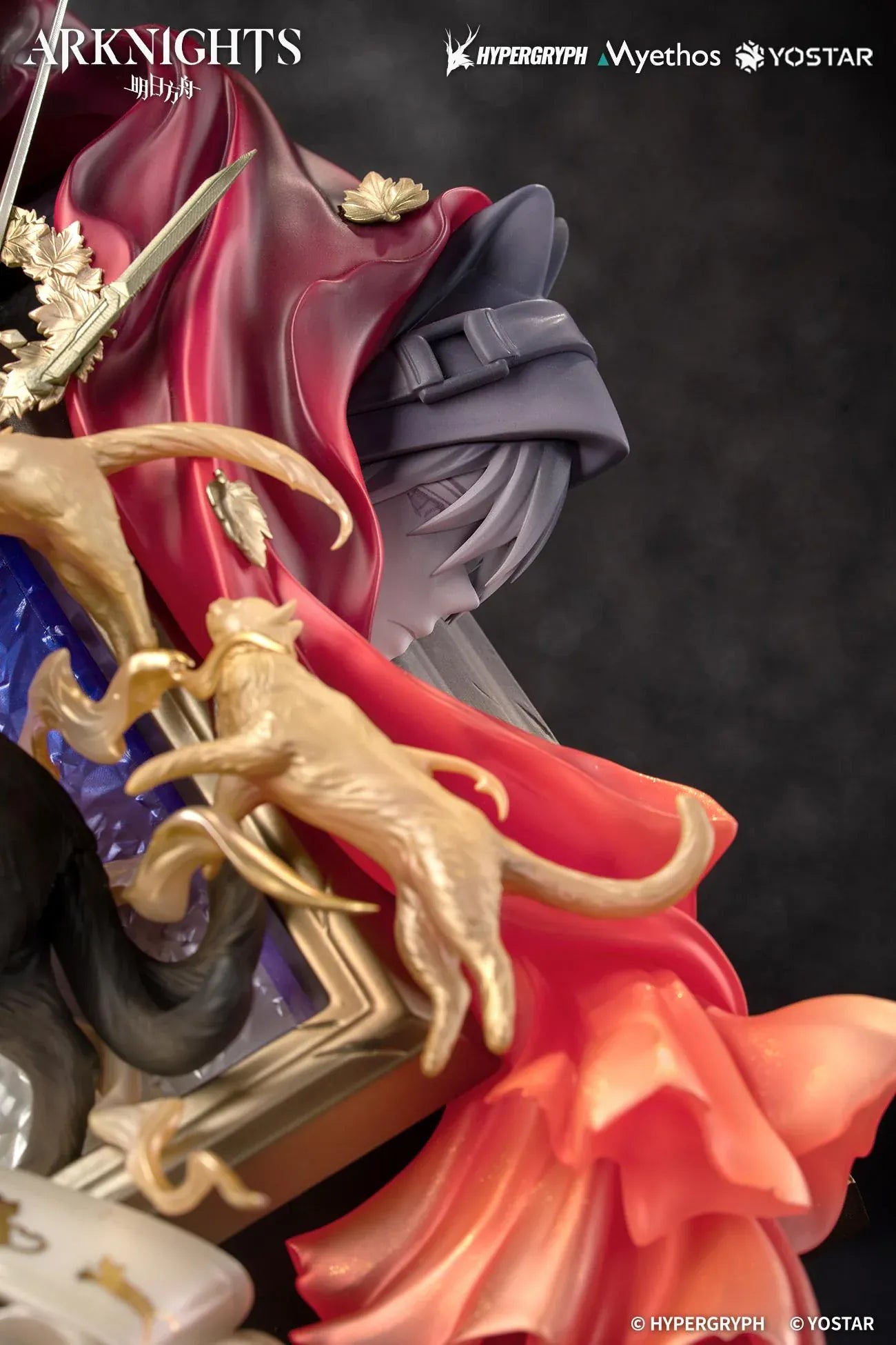 Arknights Miss Christine Elite 2 Ver. Diorama Non-Scale Figure with black cat, red bow, gold accents, theater masks, and red drapery