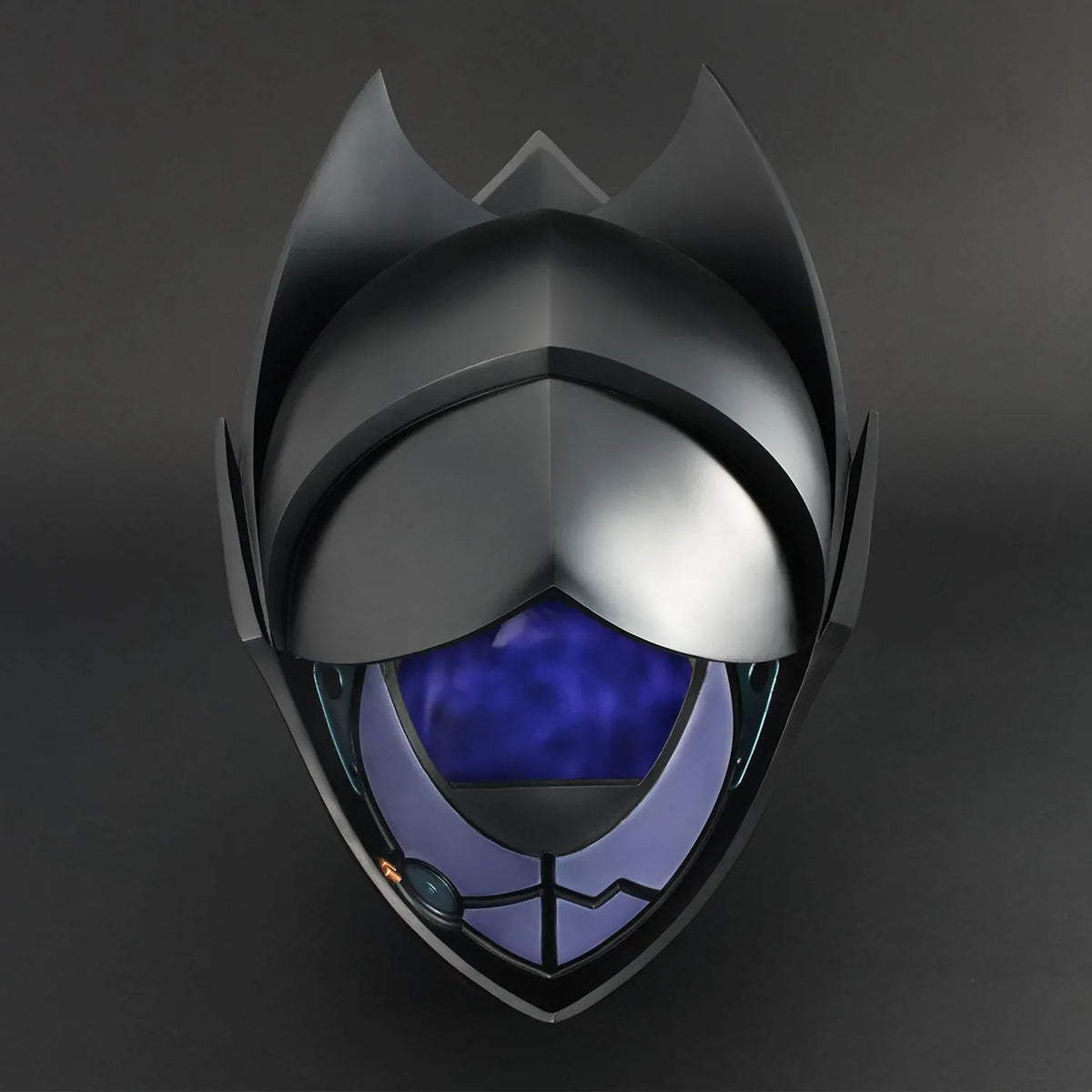 Code Geass Full Scale Works Zero’s Mask 1/1 scale replica with a glossy dark faceplate, gold accents, and an angular outer shell with tall fins.