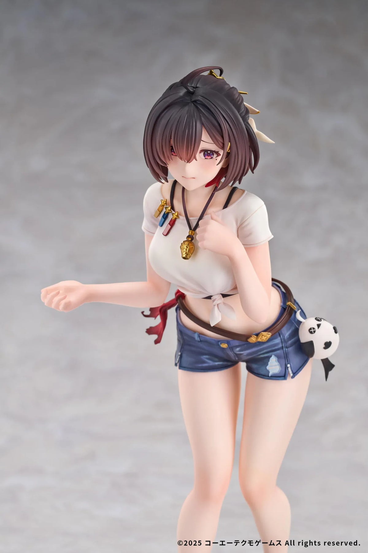 Yumia Liessfeldt A Glance Through the Mirror 1/7 scale figure wearing a tied white top, denim shorts, and dark boots on a wooden-style base.
