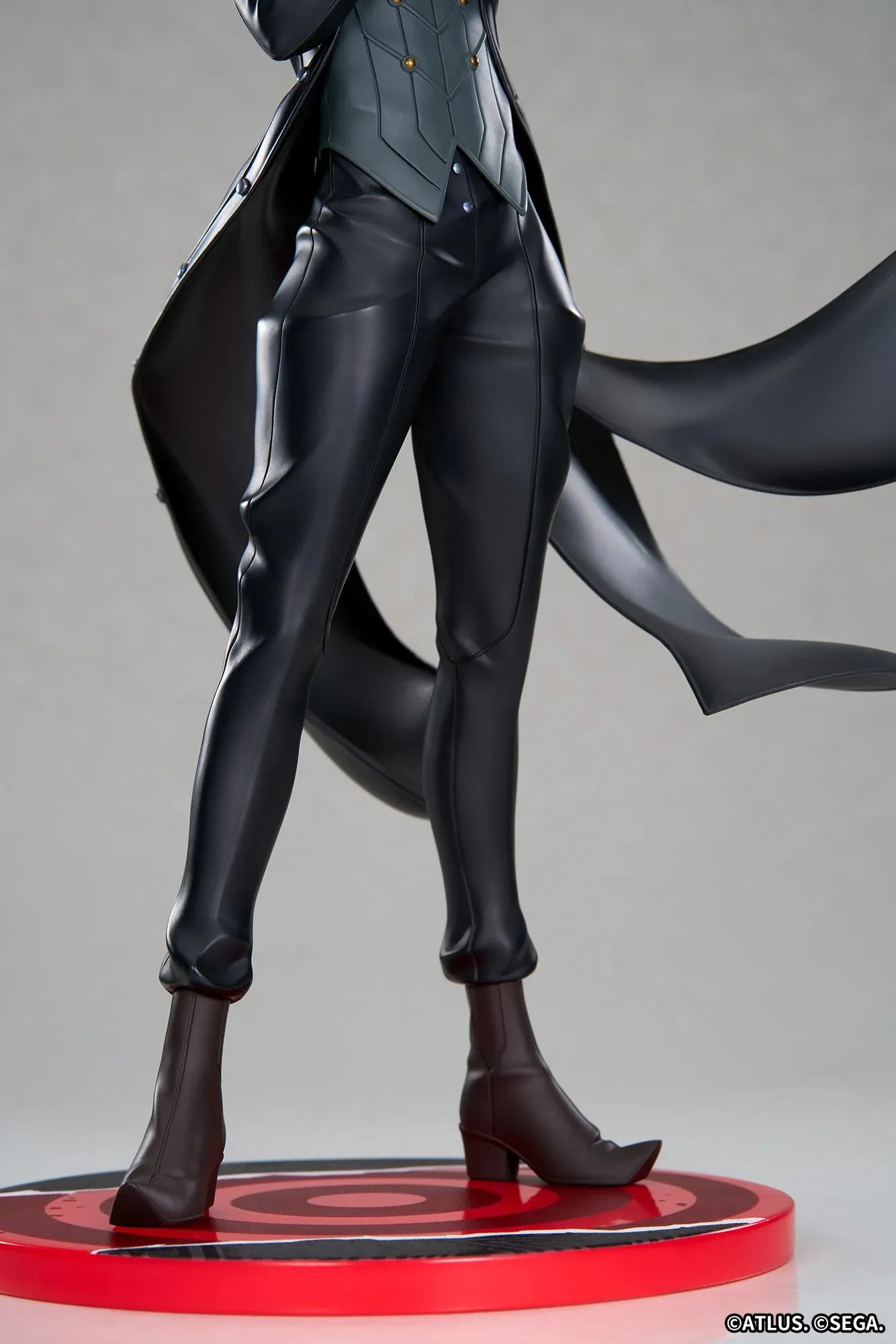 Joker Persona 5 Royal Limepie 1/8 scale figure in black outfit adjusting red glove on red base