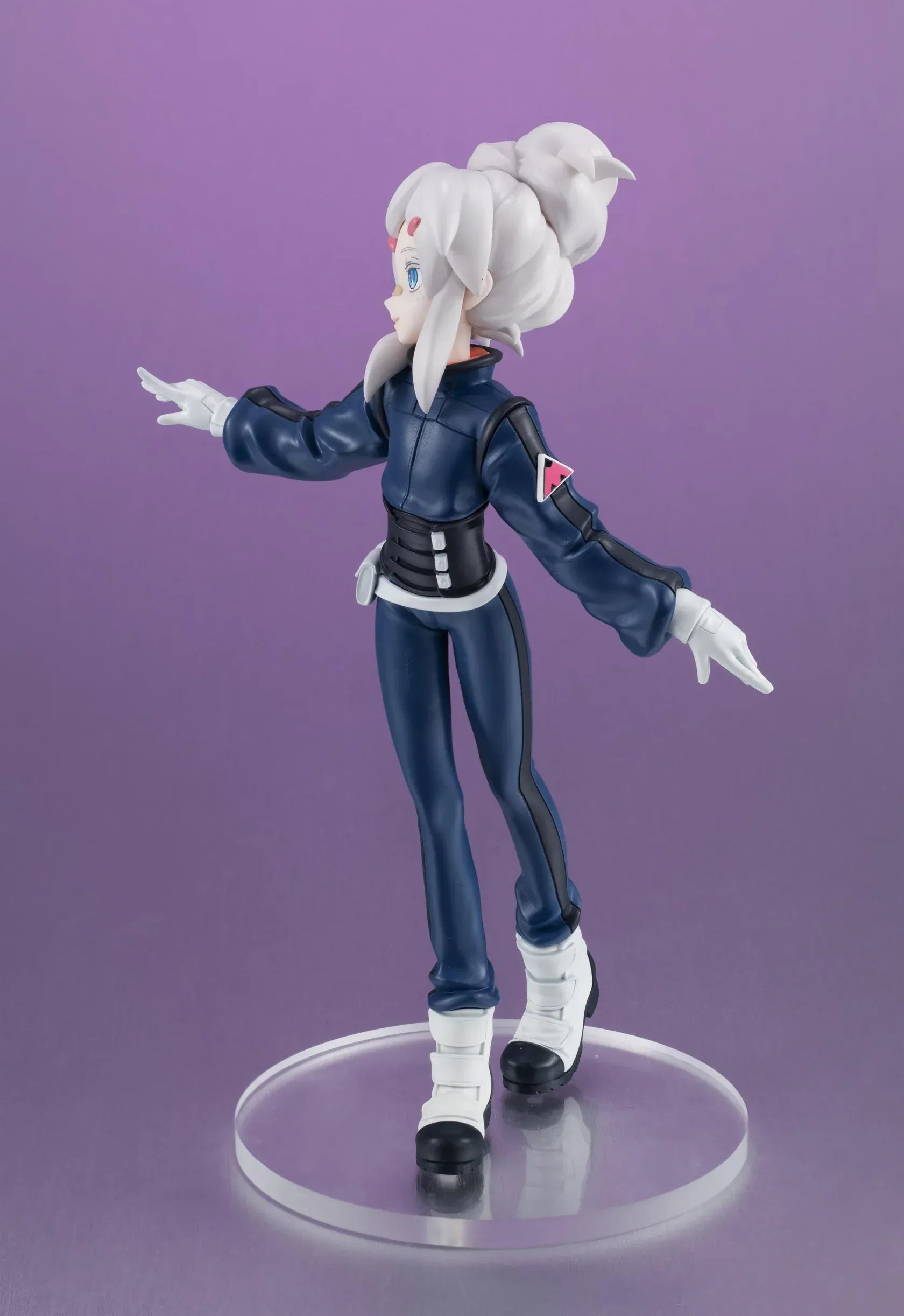 Mobile Suit Gundam GQuuuuuuX Lucrea Light Deux Murasame Pilot Suit version figure standing in a sleek blue pilot suit with white boots on a clear round base