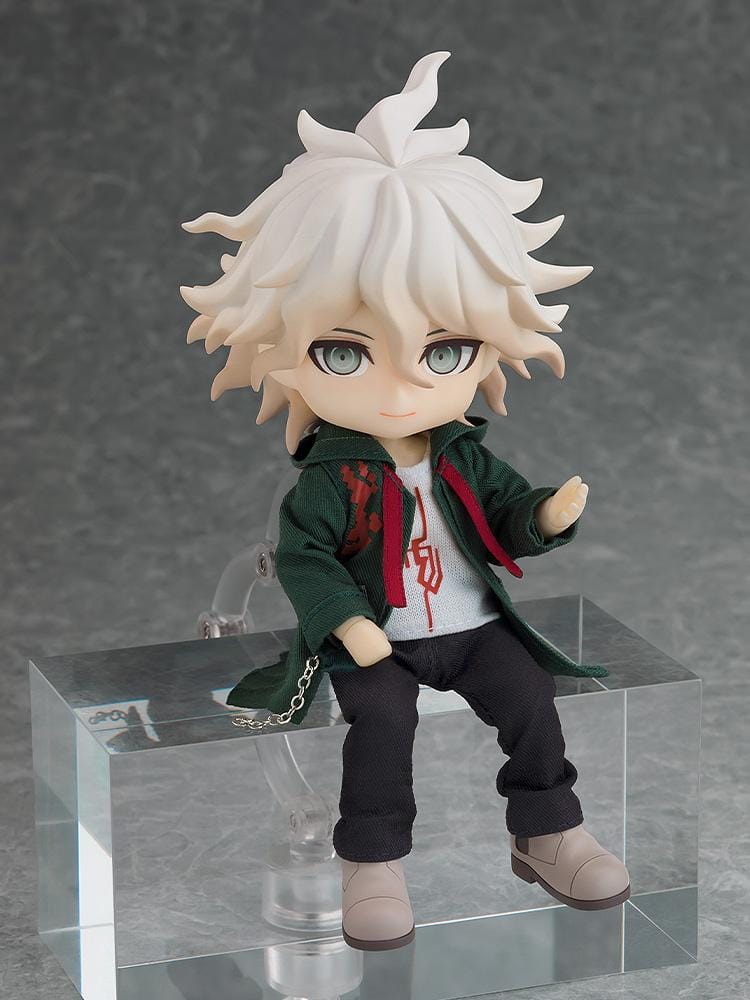Danganronpa 2x2 Nendoroid Doll Nagito Komaeda with white hair, a dark green fabric coat, black trousers, gray shoes, and a silver-colored chain.