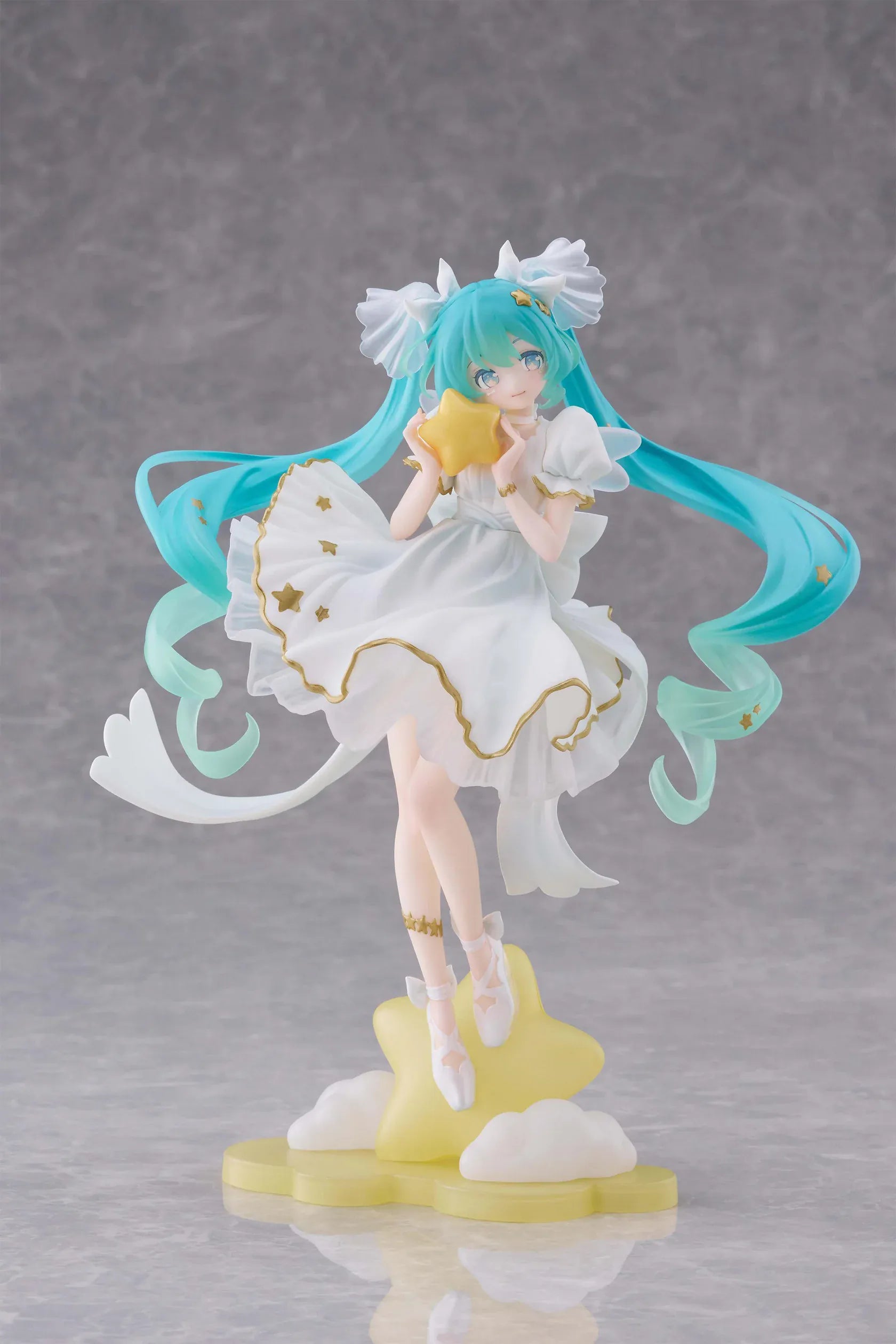 Vocaloid AMP+ Hatsune Miku Birthday 2026 Star Dreamy Ver figure featuring Hatsune Miku in a white dress standing on a star and cloud base