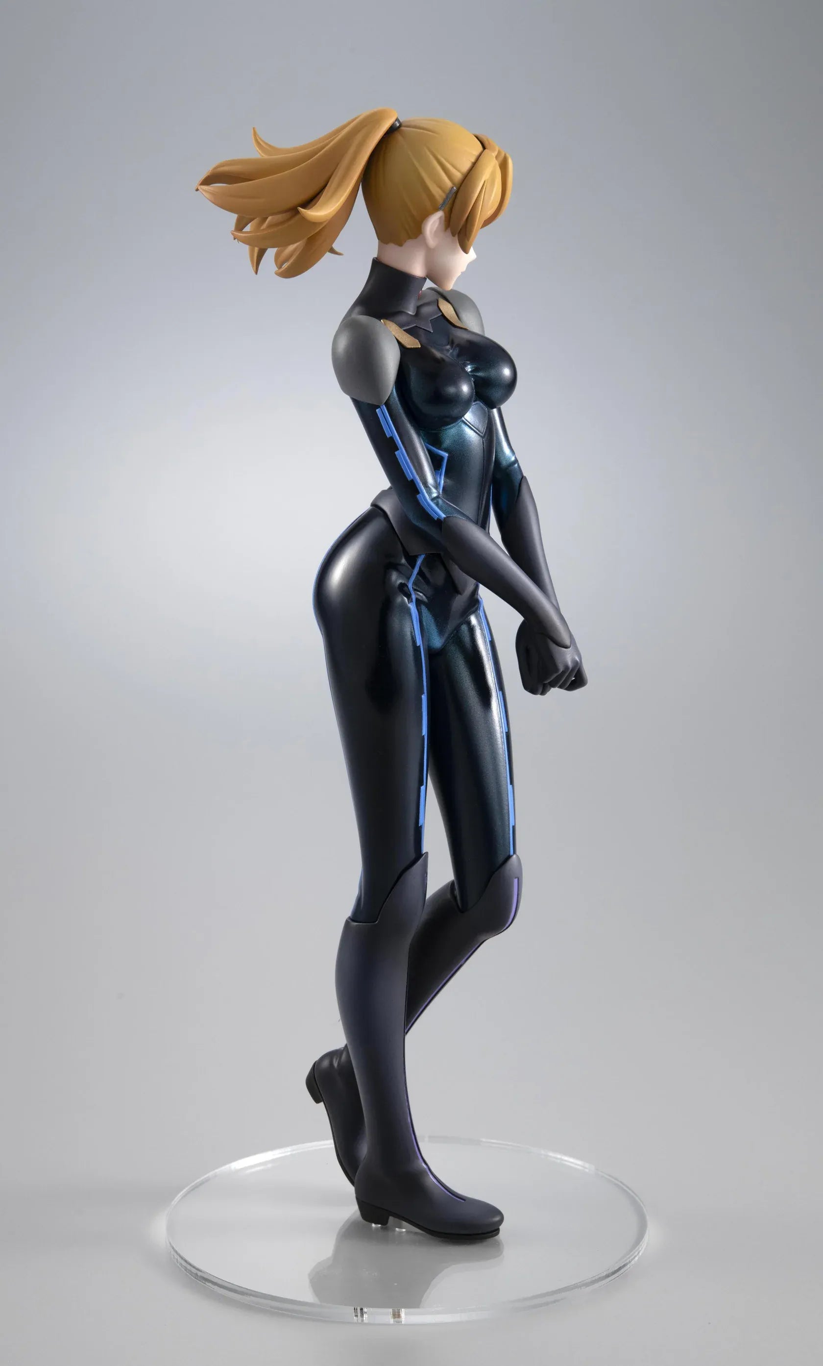 Star Blazers REBEL 3199 Yamato Girls Collection Yuki Mori Dezariam Suit Ver. Figure in black sci-fi suit with blue accents and clear display base