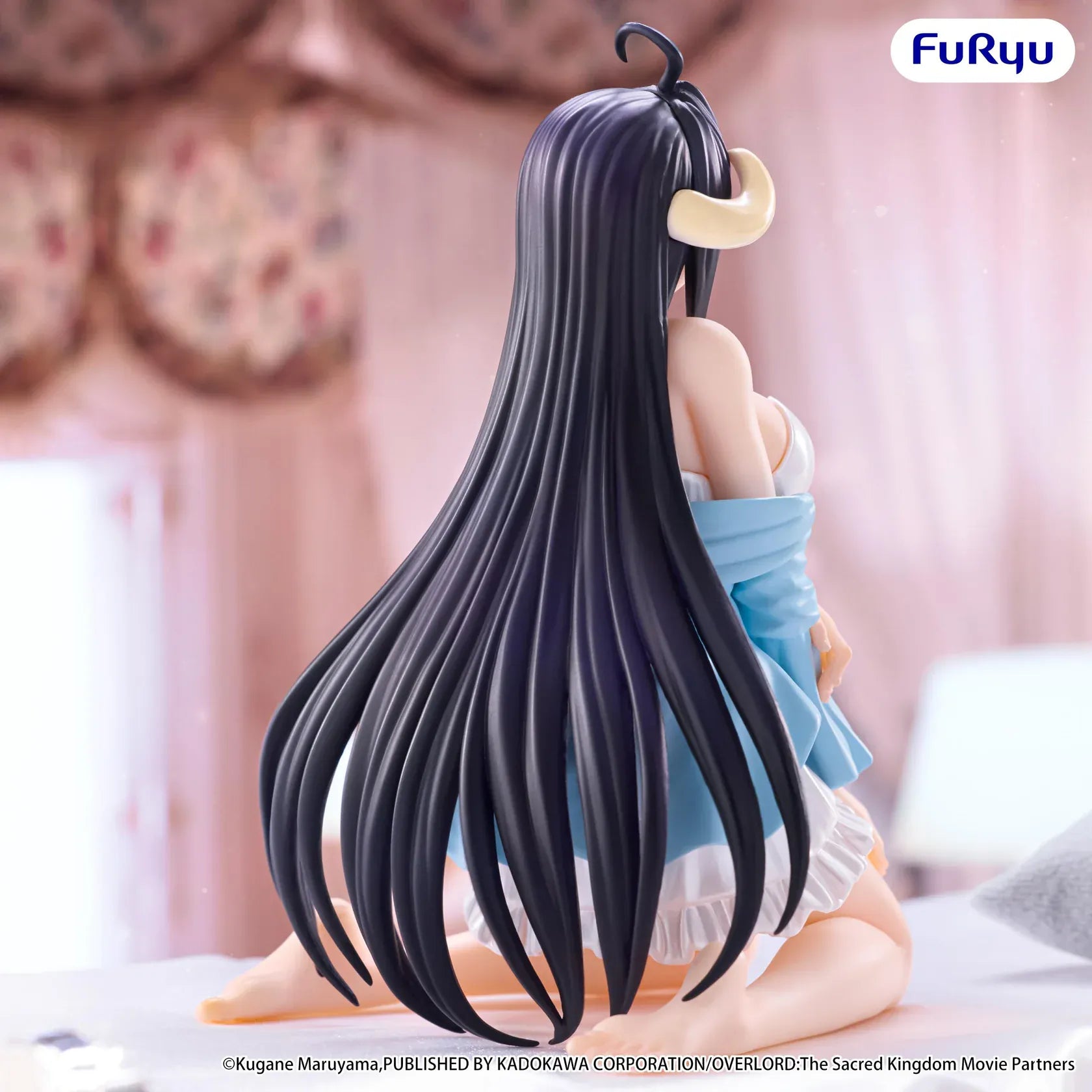 Overlord Albedo Loungewear Pearl White Ver Noodle Stopper Figure wearing white loungewear and a light blue robe