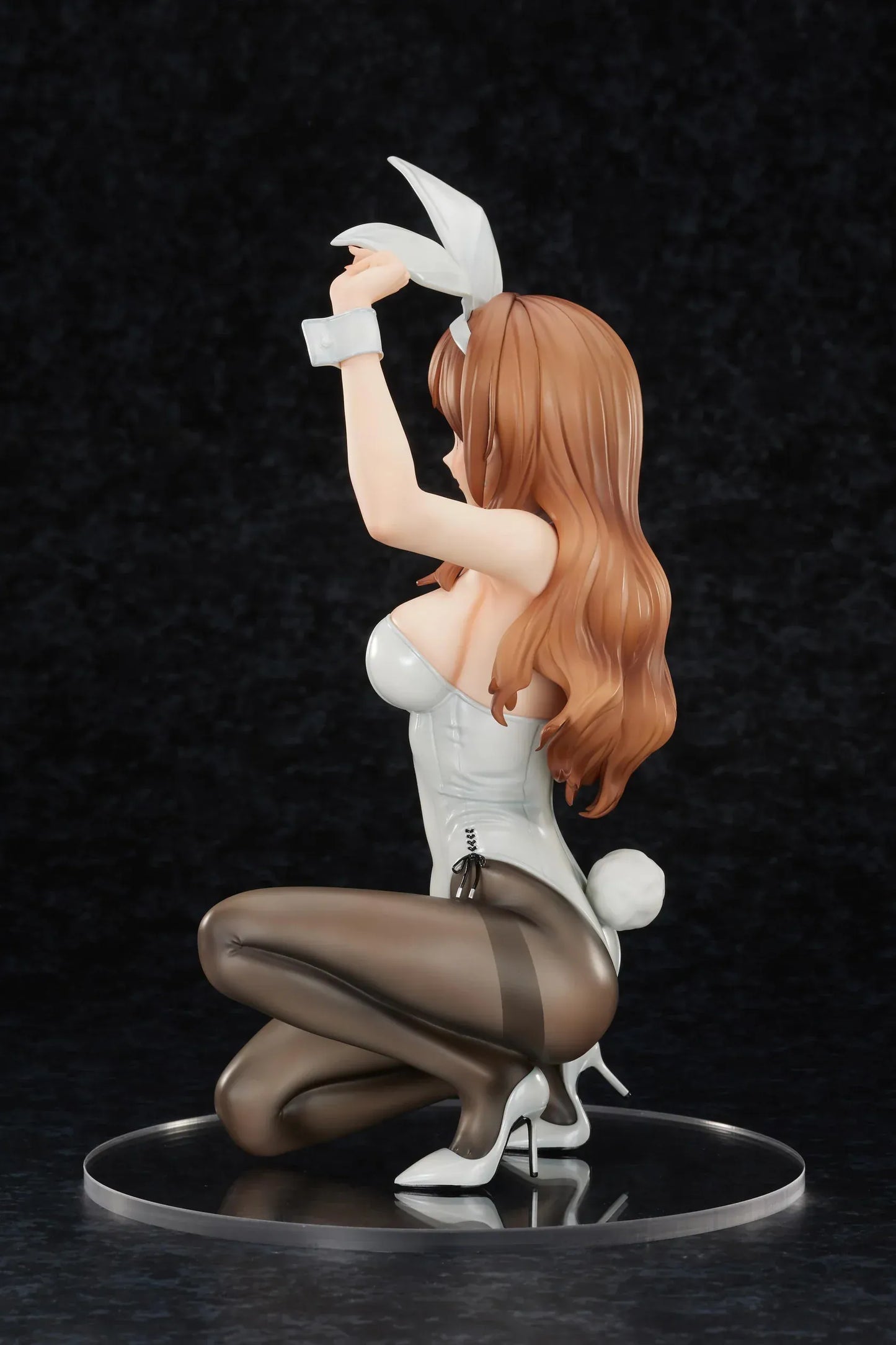 Umeka Akaori illustration 1/4 scale figure bunny outfit white bodysuit bunny ears kneeling pose black tights collectible