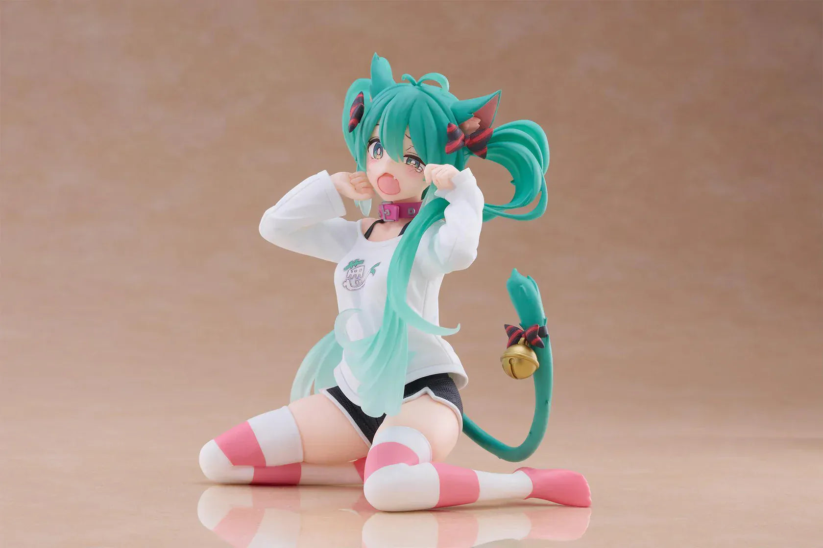 Hatsune Miku Desktop Cute Cat Ear T-Shirt version reissue figure sitting pose