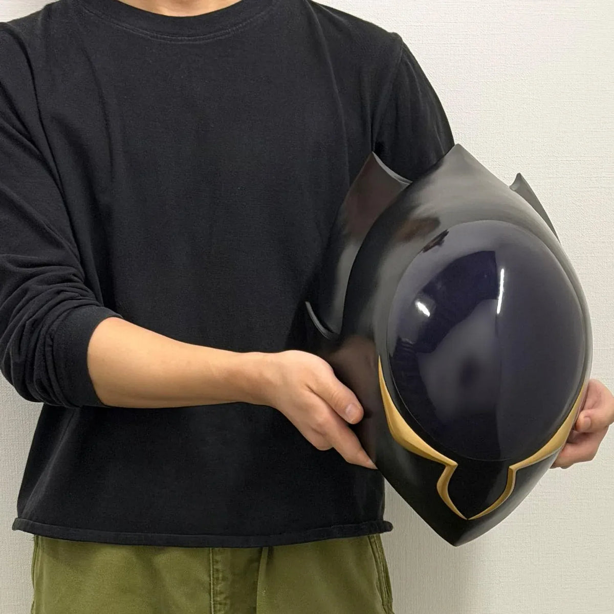 Code Geass Full Scale Works Zero’s Mask 1/1 scale replica with a glossy dark faceplate, gold accents, and an angular outer shell with tall fins.