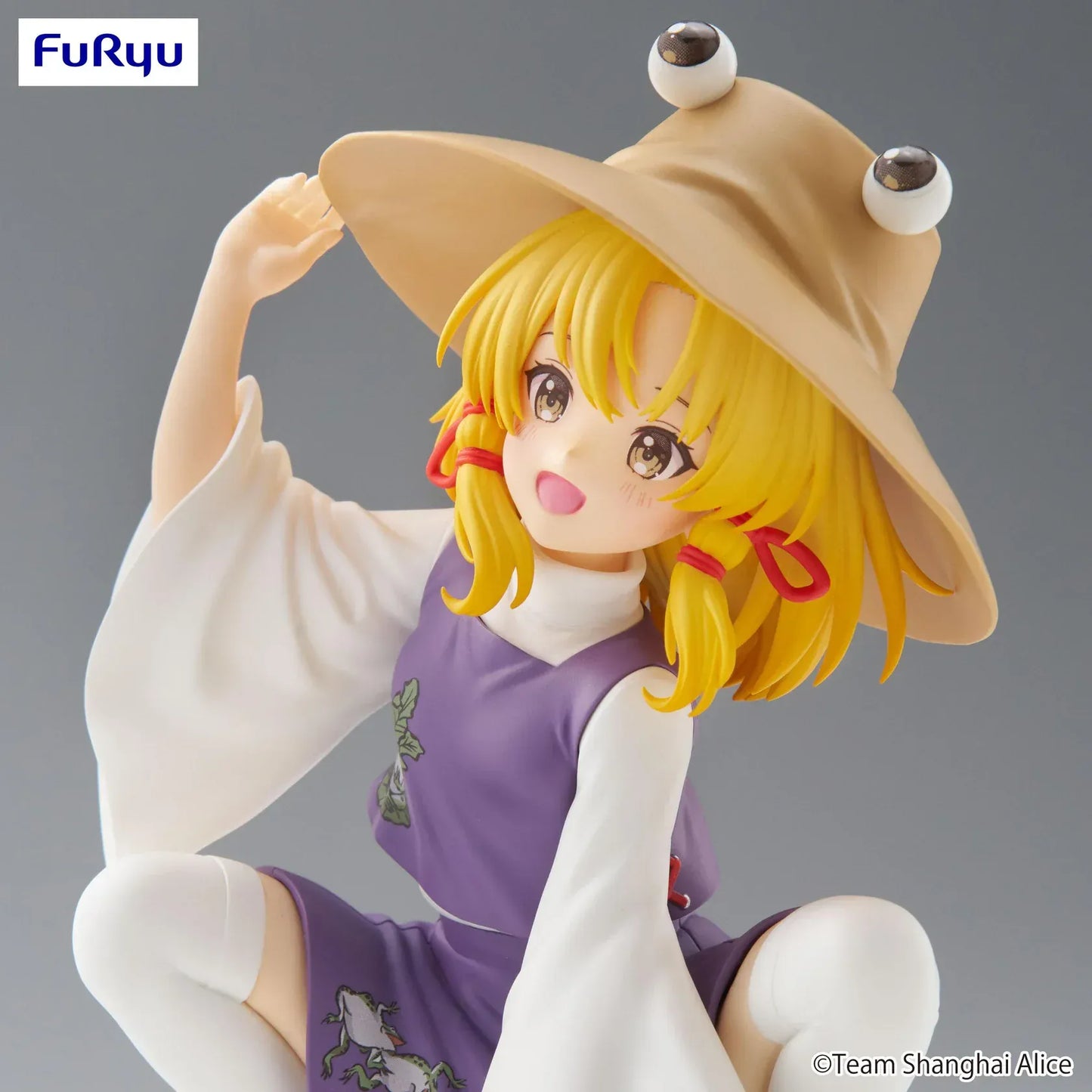 Noodle stopper figure of Touhou Project’s Suwako Moriya crouching playfully in a purple dress with frog-eye hat, designed to sit on the edge of a cup or shelf.