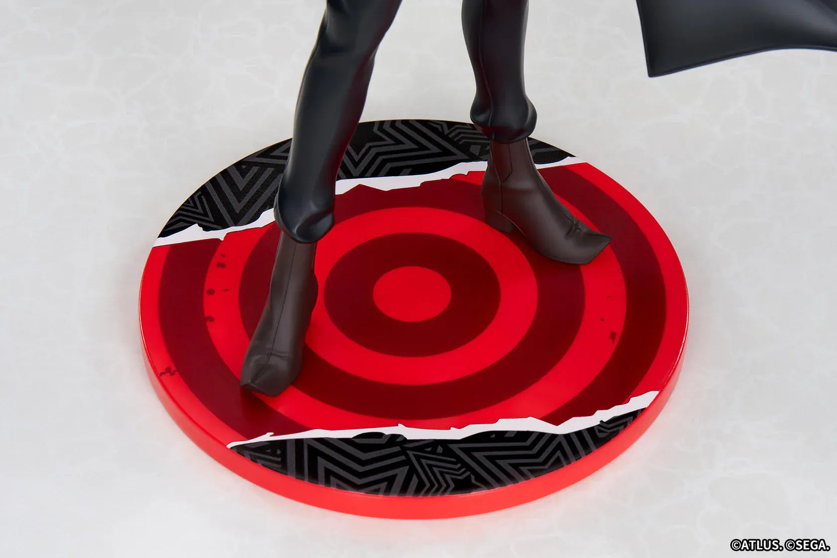 Joker Persona 5 Royal Limepie 1/8 scale figure in black outfit adjusting red glove on red base