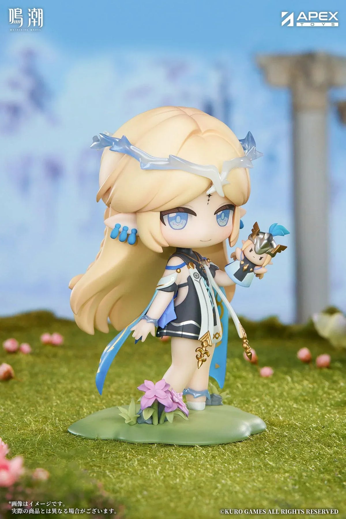 Chibi Cartethyia Jinseki Series figure with blonde hair, blue eyes, a pale blue headpiece, and a small armored companion, standing on a green floral base.