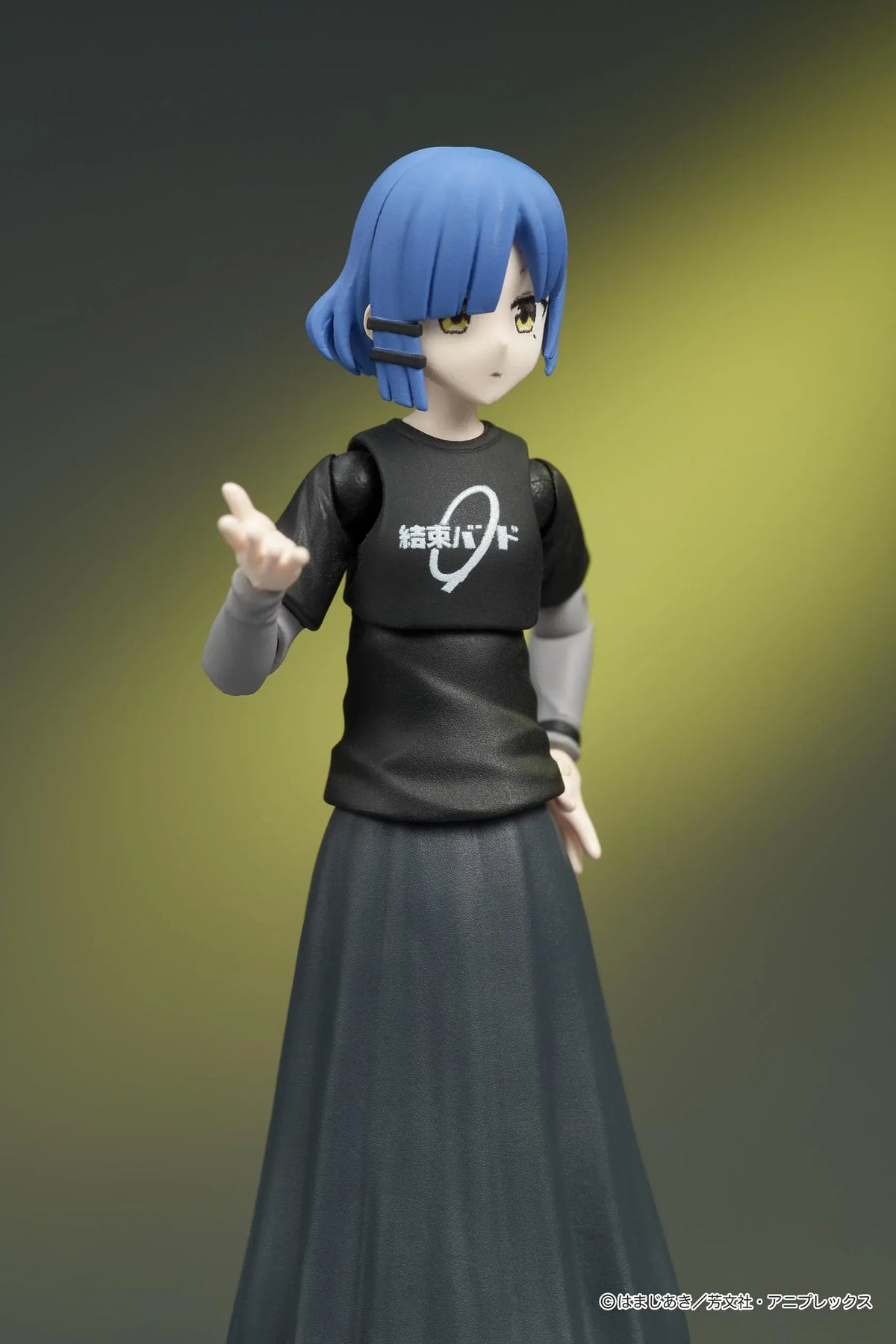 Bocchi the Rock! DIGACTION Ryo Yamada figure playing a cream-colored bass, with blue hair, closed eyes, a black band T-shirt, and long dark skirt.