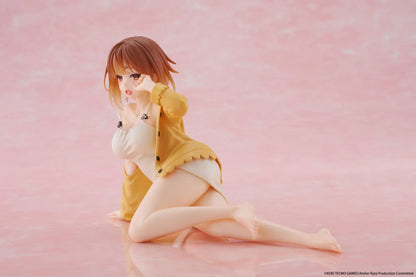 Atelier Ryza Desktop Cute Figure Ryza Nightwear Ver rerun featuring Ryza in a white nightwear outfit and yellow cardigan seated on a pink display background