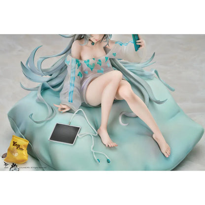 Girls' Frontline 2 Exilium Florence Marvellous Herb Cake Ver. 1/7 Scale Figure seated on a cushion with mint hair, phone accessory, pillows, snacks, and game controller details