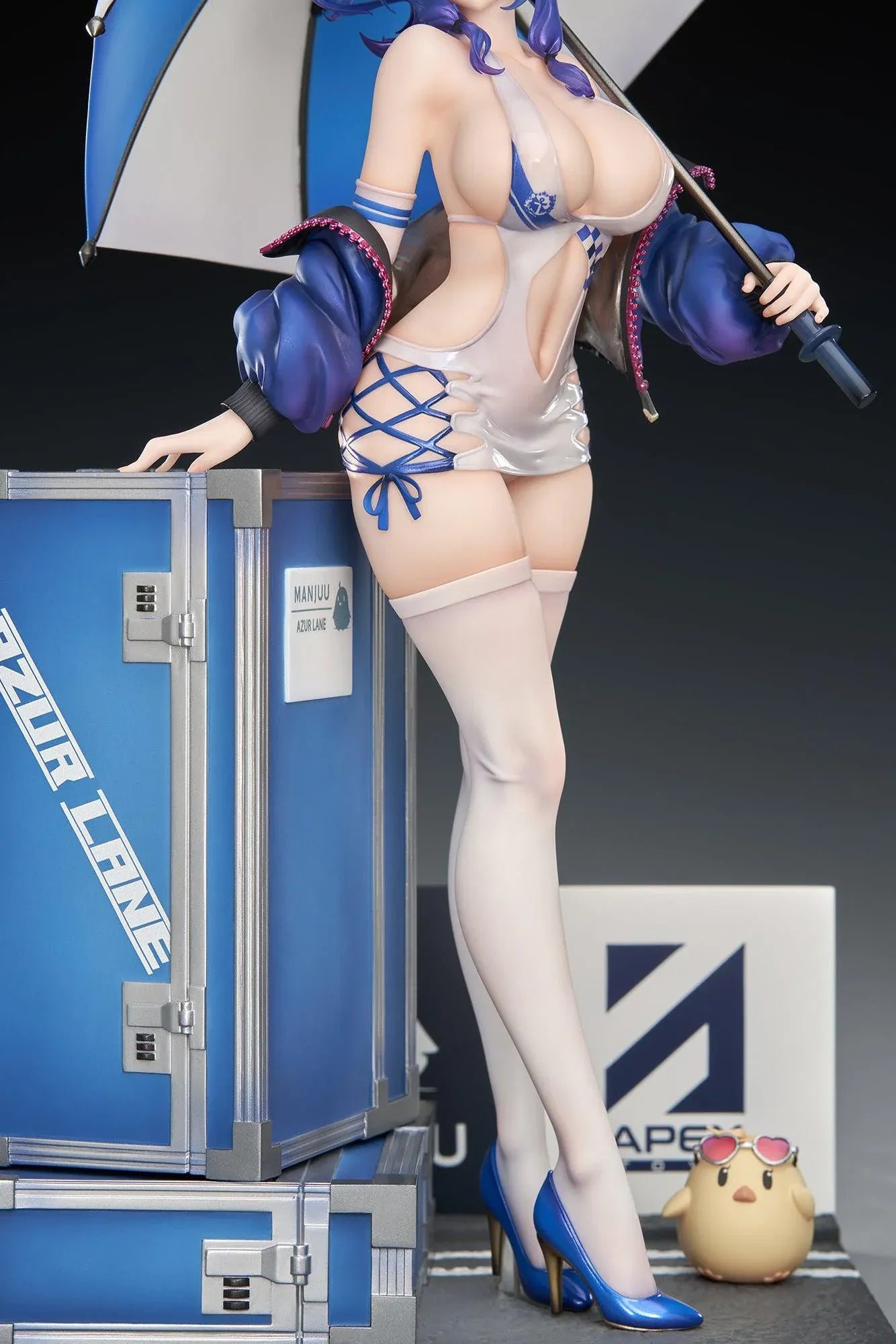 Azur Lane St. Louis Race Queen Ver. 1/7 Scale Figure with blue hair, umbrella, racing outfit, display cases, mascot detail, and bonus item