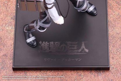 Levi Ackerman The Final Season Ver. Oshi Works figure with facial and hand bandages, a gray shirt, black harness and equipment, on a black base.