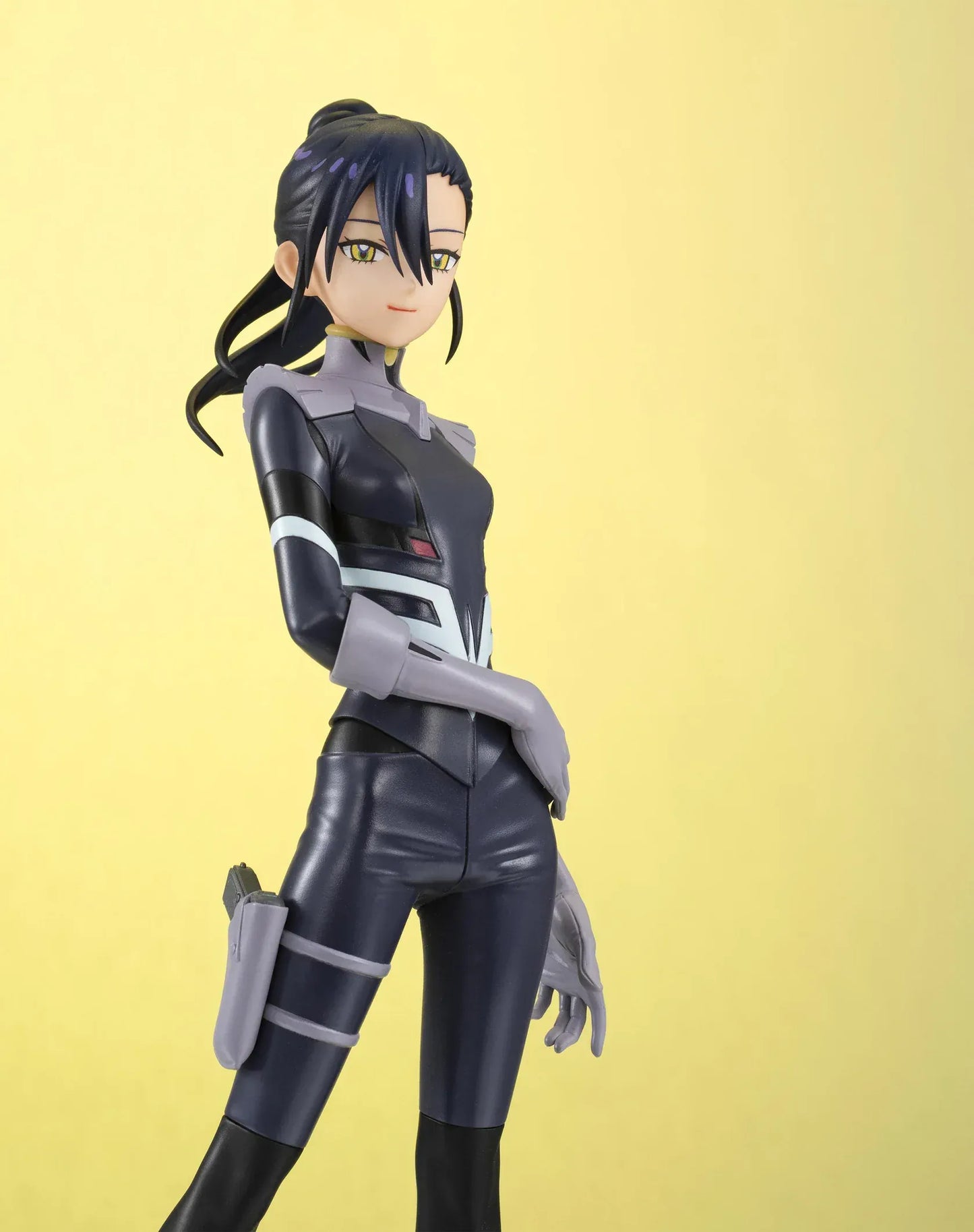 “Mobile Suit Gundam GQuuuuuuX Lucrea Light Nyaan Pilot Suit Ver. figure standing pose with black and silver suit on display base”