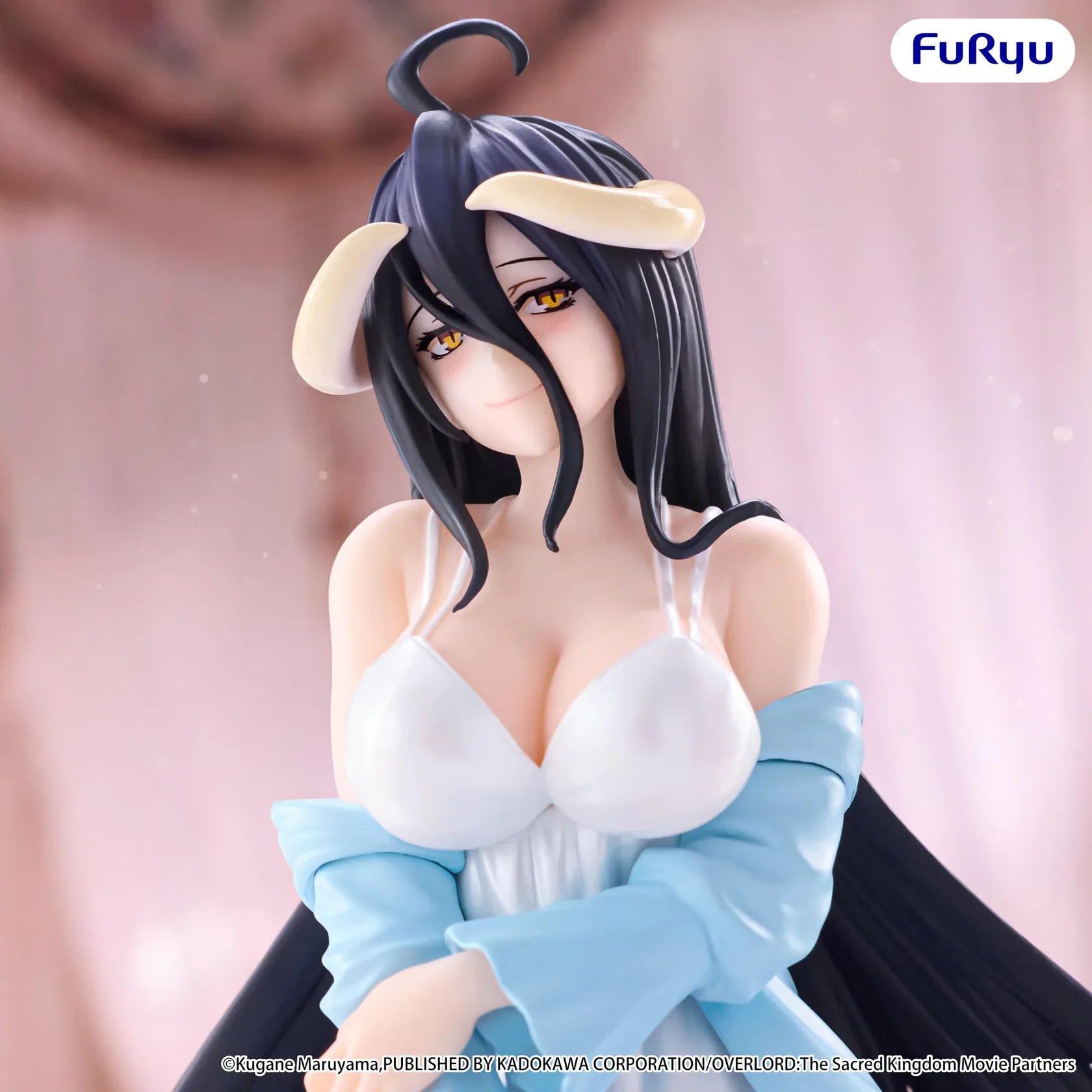 Overlord Albedo Loungewear Pearl White Ver Noodle Stopper Figure wearing white loungewear and a light blue robe