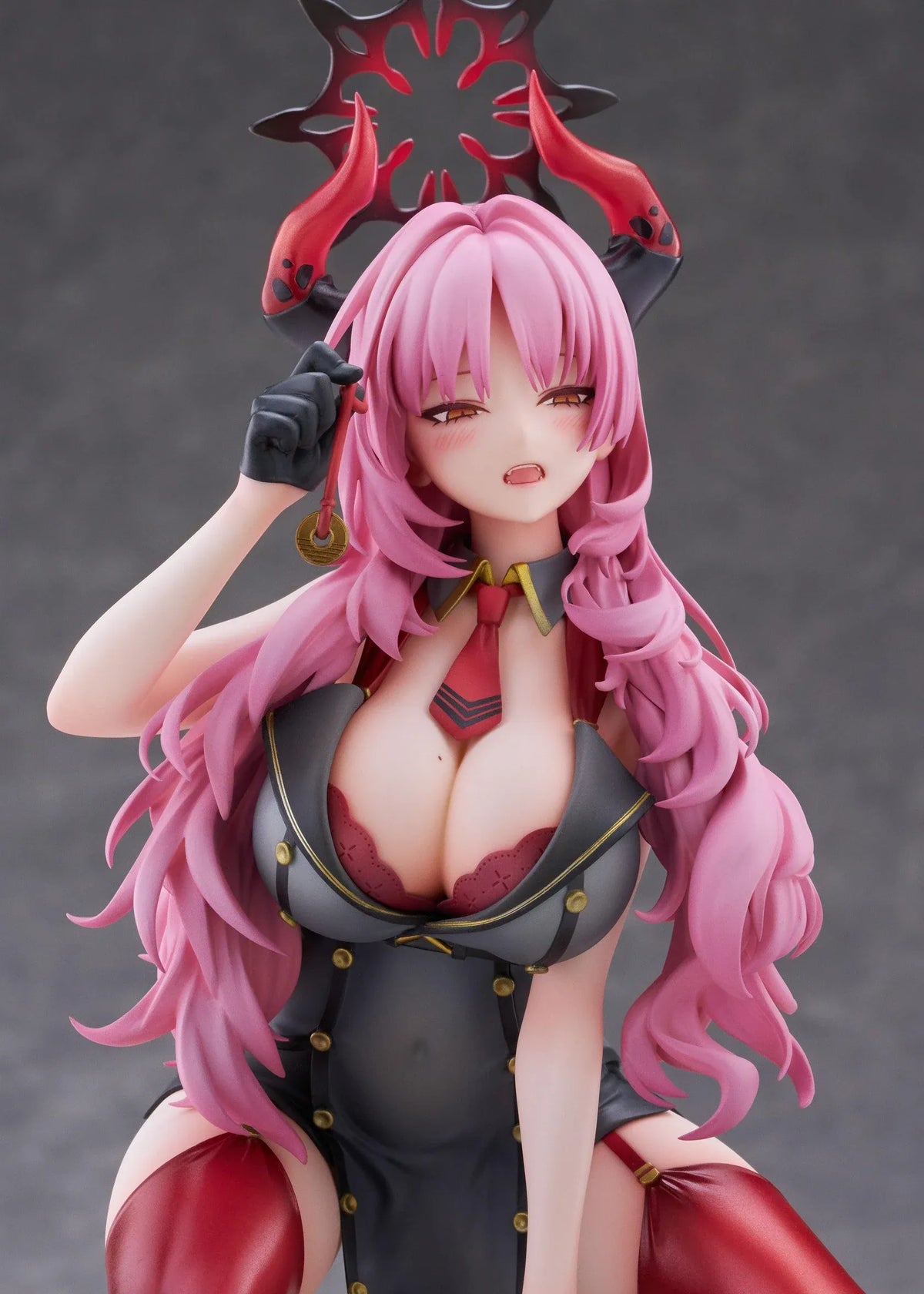 Blue Archive Satsuki Memorial Lobby 1/7 scale figure kneeling in a black-and-red outfit with flowing pink hair, horns, and a dark halo.