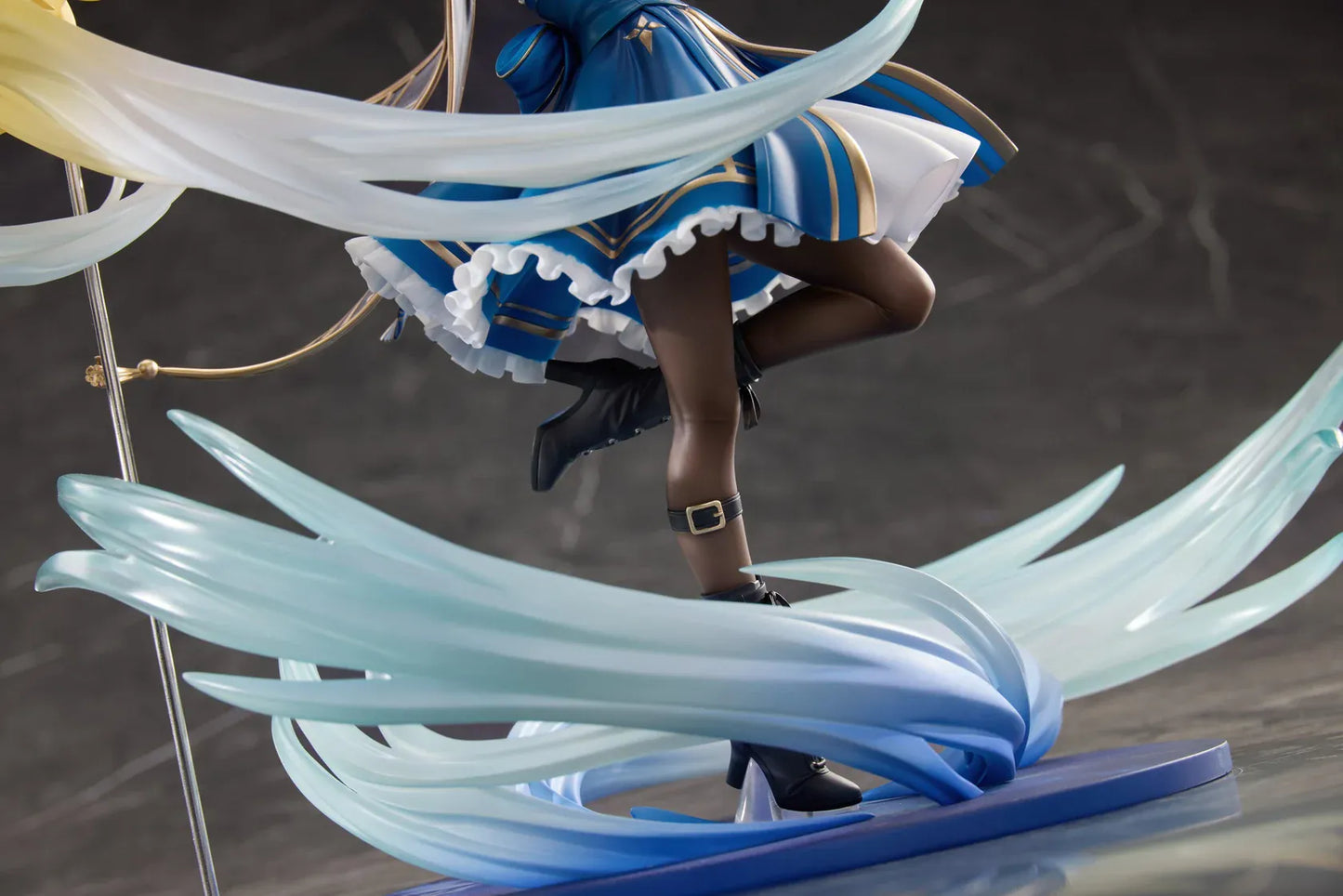 Honkai Star Rail x Fate stay night Unlimited Blade Works Saber 1/7 scale figure with blue outfit sword and translucent effect parts