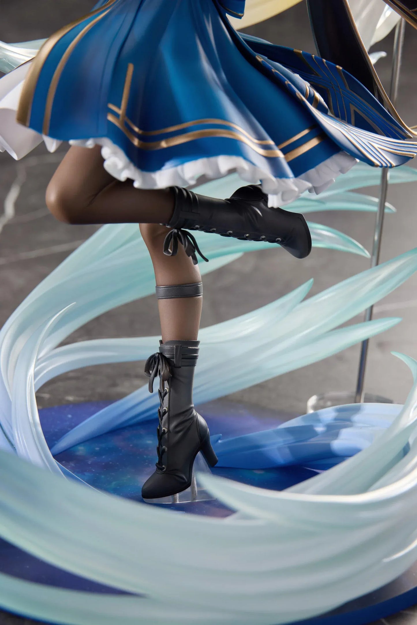 Honkai Star Rail x Fate stay night Unlimited Blade Works Saber 1/7 scale figure with blue outfit sword and translucent effect parts
