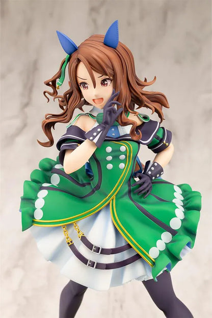 Umamusume Pretty Derby King Halo 1/7 scale figure wearing a green-and-white race outfit on a grassy display base.