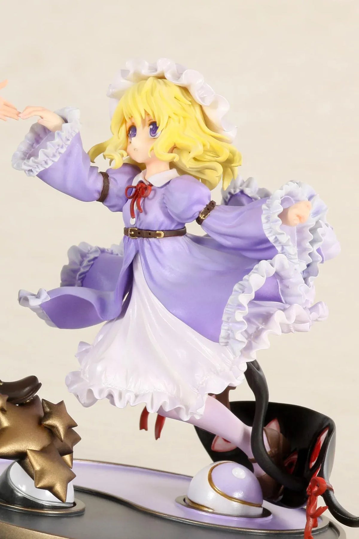 Touhou Project Hifuu Club Renko Usami and Maribel Hearn figure with flowing outfits, gold-colored stars, and red ribbon details on a shared base.