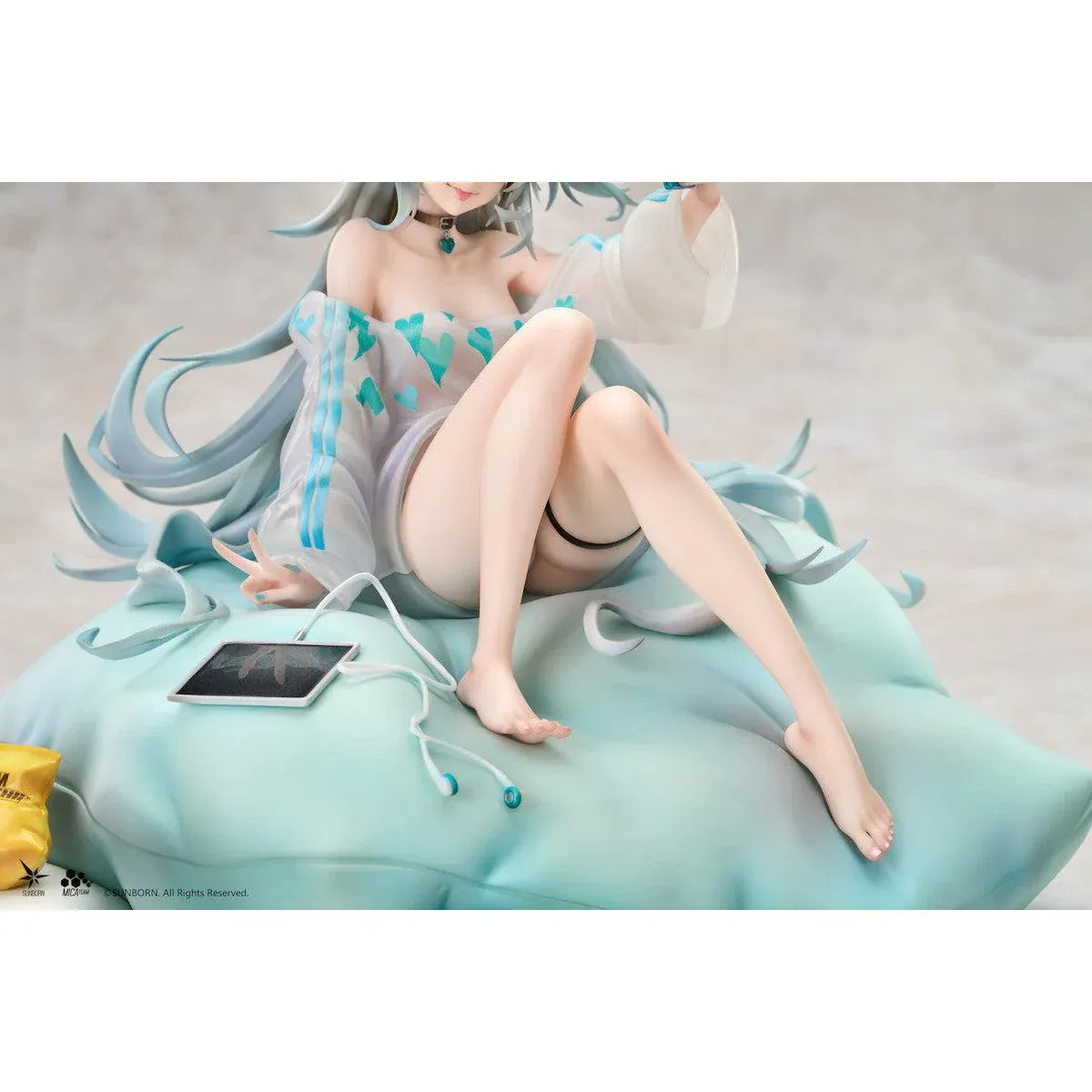 Girls' Frontline 2 Exilium Florence Marvellous Herb Cake Ver. 1/7 Scale Figure seated on a cushion with mint hair, phone accessory, pillows, snacks, and game controller details
