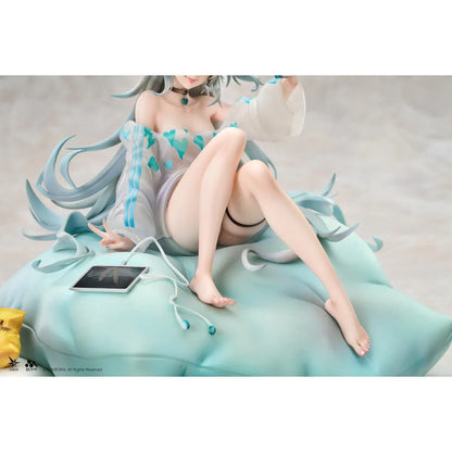 Girls' Frontline 2 Exilium Florence Marvellous Herb Cake Ver. 1/7 Scale Figure seated on a cushion with mint hair, phone accessory, pillows, snacks, and game controller details