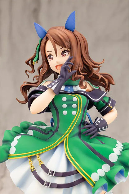 Umamusume Pretty Derby King Halo 1/7 scale figure wearing a green-and-white race outfit on a grassy display base.