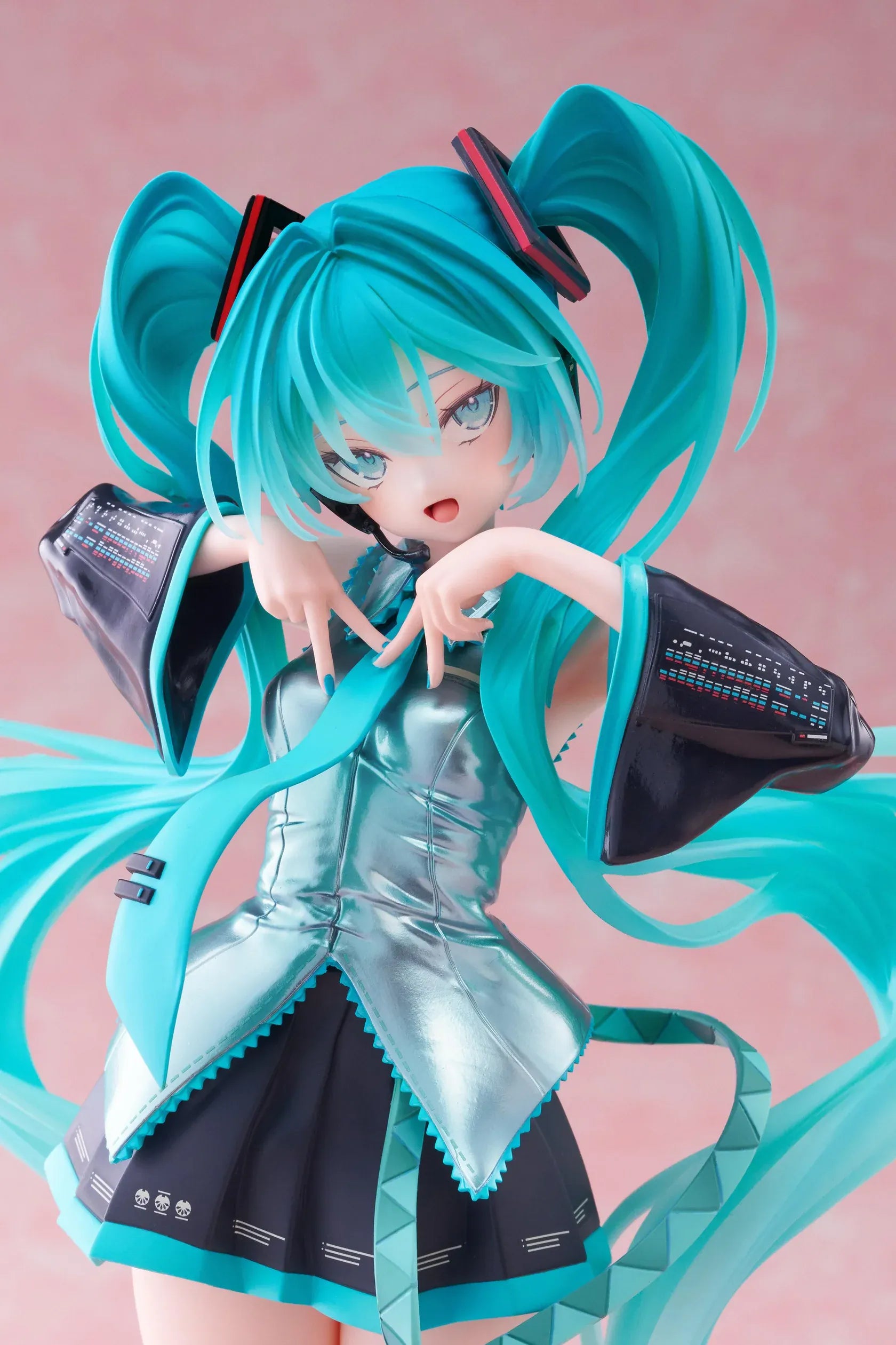 Hatsune Miku T-Most figure with flowing twin tails, classic Vocaloid outfit, and pink heart-shaped display base