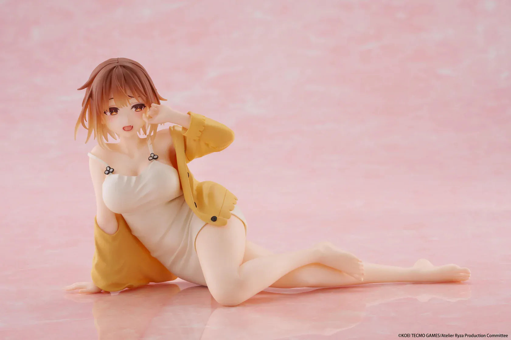 Atelier Ryza Desktop Cute Figure Ryza Nightwear Ver rerun featuring Ryza in a white nightwear outfit and yellow cardigan seated on a pink display background