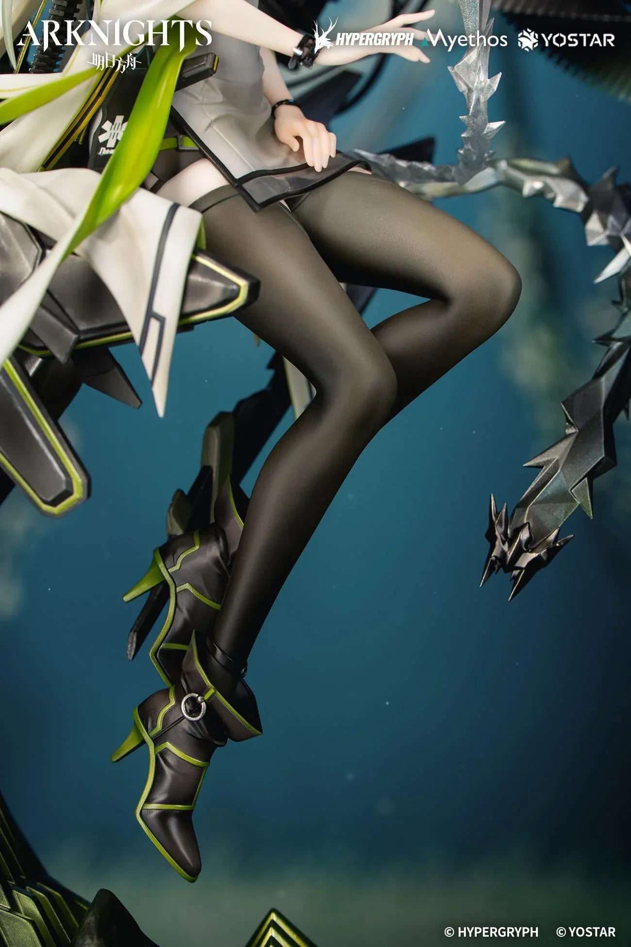 Arknights Kal'tsit Esperanta 1/7 Scale Figure with white-and-green outfit, mechanical display element, long hair, and detailed sci-fi base