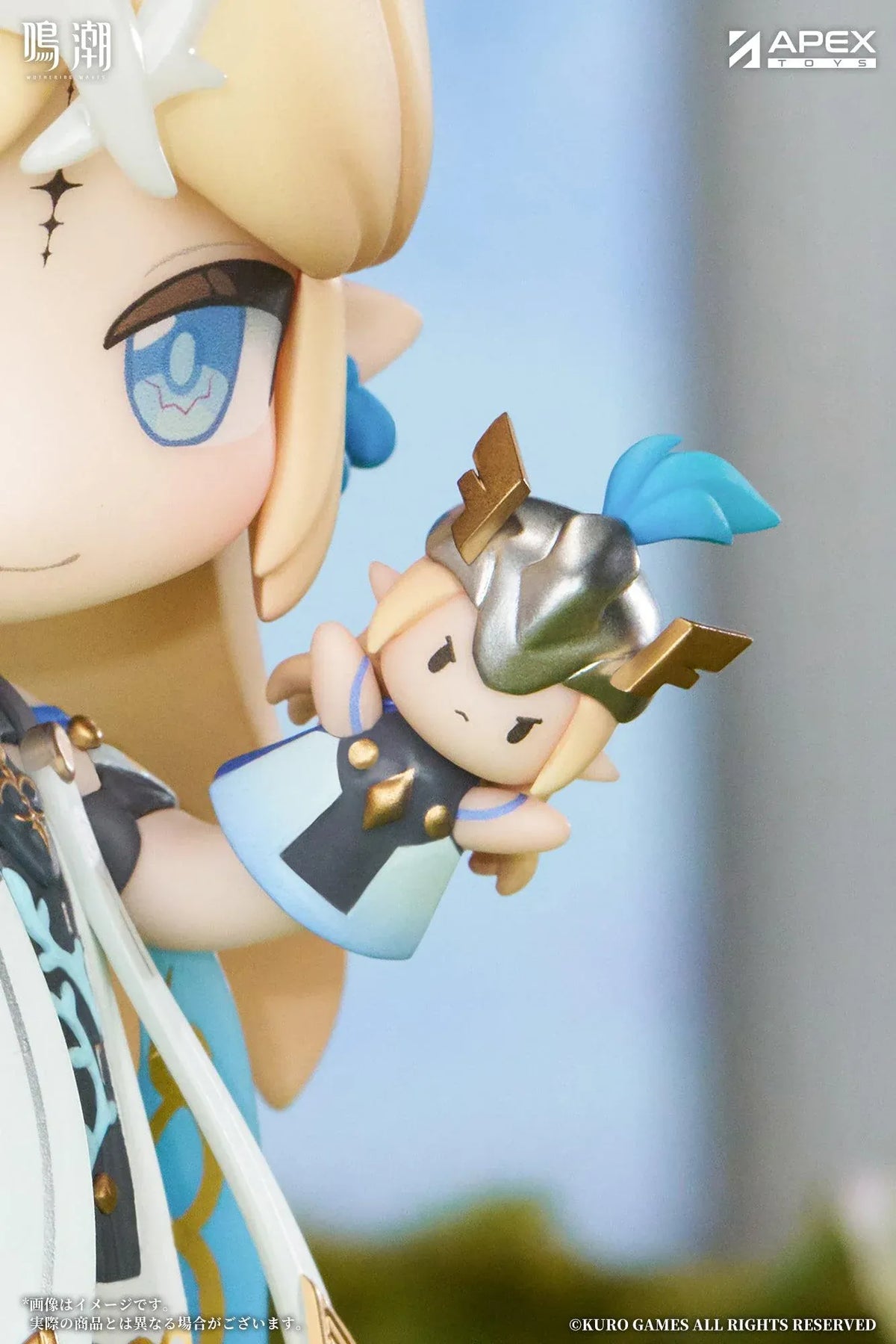 Chibi Cartethyia Jinseki Series figure with blonde hair, blue eyes, a pale blue headpiece, and a small armored companion, standing on a green floral base.