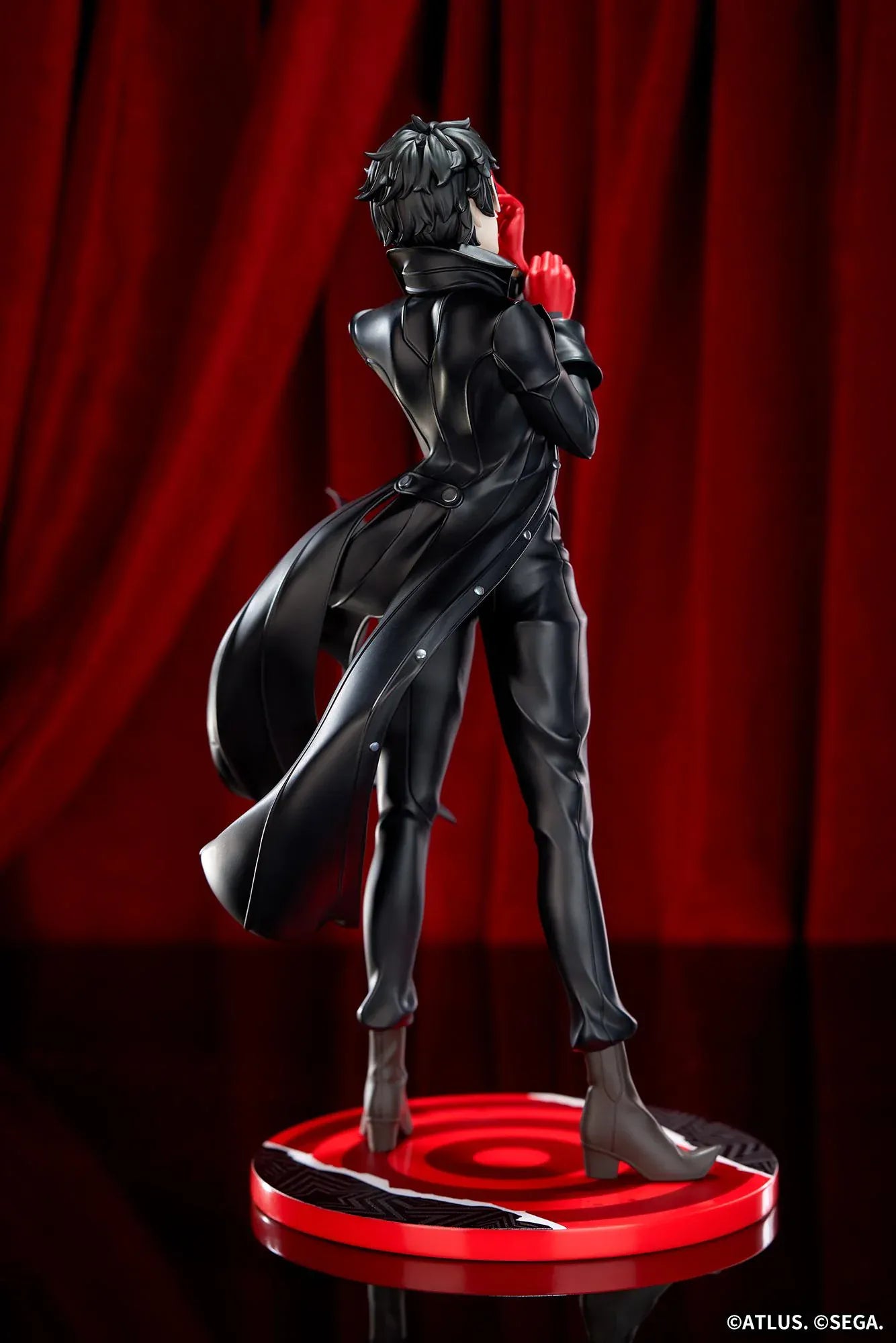 Joker Persona 5 Royal Limepie 1/8 scale figure in black outfit adjusting red glove on red base