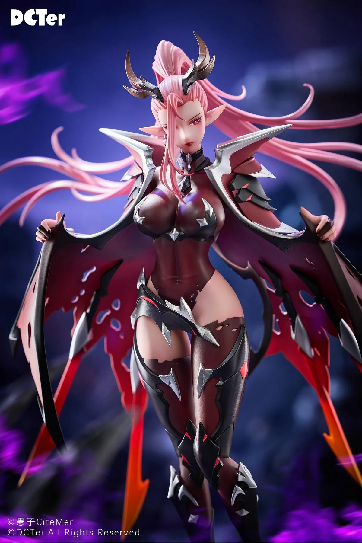 Heslion Draco Bellatrix Feminina 1/7 scale figure with pink hair, curved horns, dark crimson armor, wing-like elements, and a rocky base.