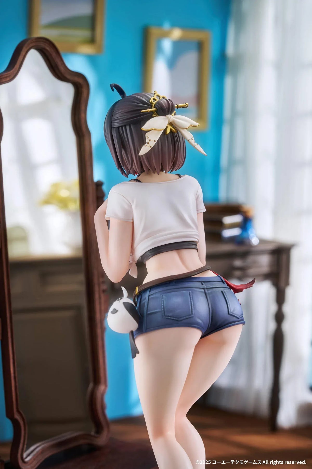 Yumia Liessfeldt A Glance Through the Mirror 1/7 scale figure wearing a tied white top, denim shorts, and dark boots on a wooden-style base.