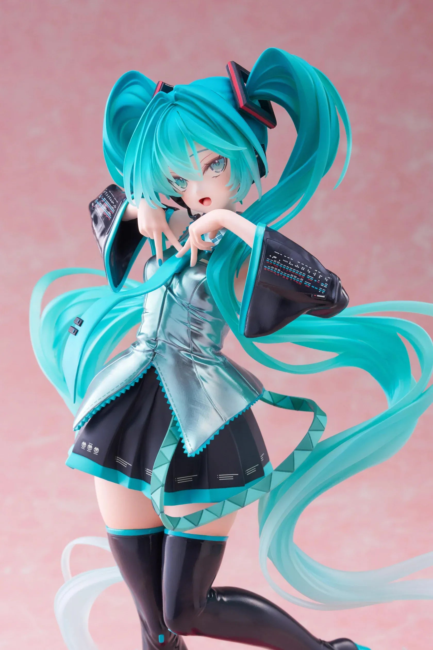 Hatsune Miku T-Most figure with flowing twin tails, classic Vocaloid outfit, and pink heart-shaped display base