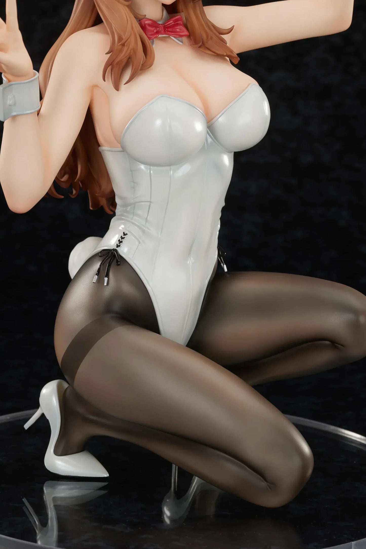 Umeka Akaori illustration 1/4 scale figure bunny outfit white bodysuit bunny ears kneeling pose black tights collectible