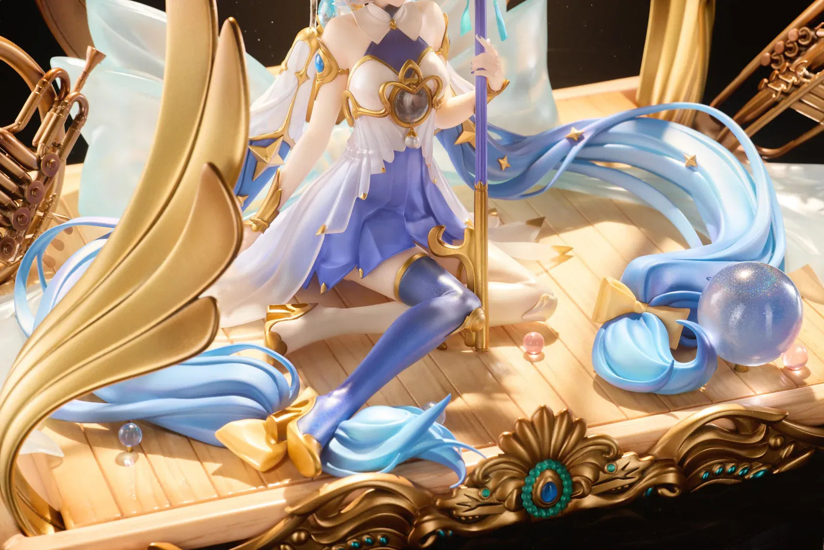 Vsinger Luo Tianyi Ba Yin Qi Xiang Version 1/7 scale figure with ornate musical instrument display base