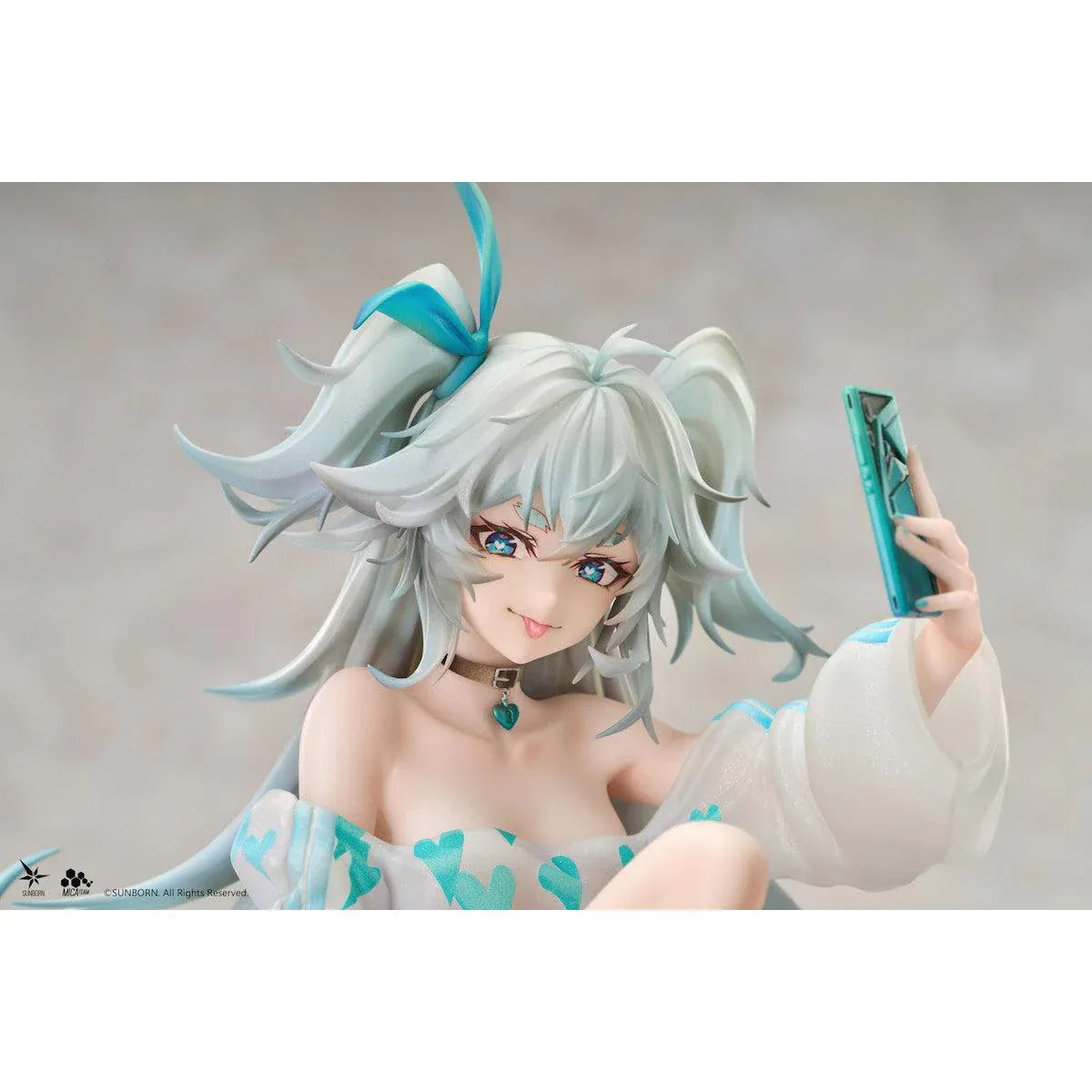 Girls' Frontline 2 Exilium Florence Marvellous Herb Cake Ver. 1/7 Scale Figure seated on a cushion with mint hair, phone accessory, pillows, snacks, and game controller details