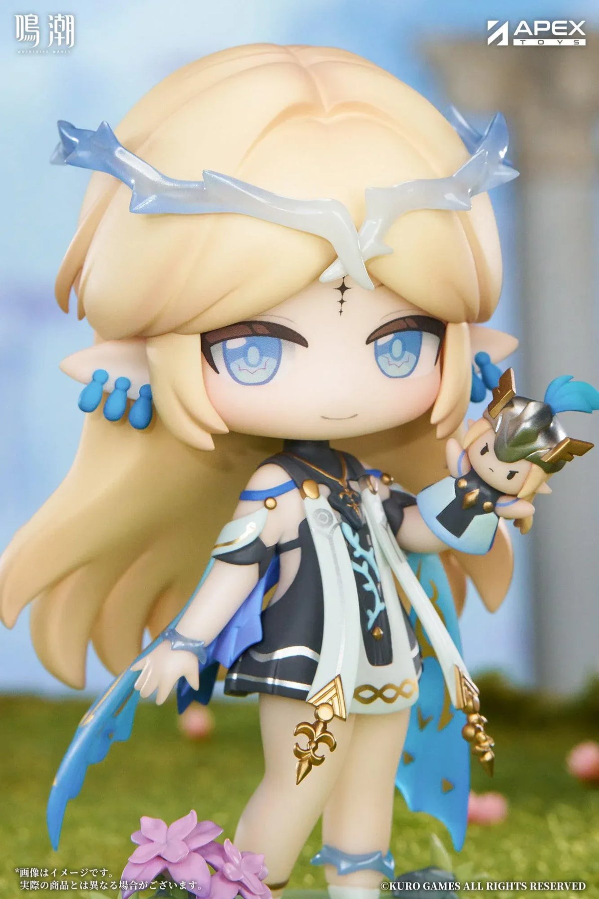 Chibi Cartethyia Jinseki Series figure with blonde hair, blue eyes, a pale blue headpiece, and a small armored companion, standing on a green floral base.