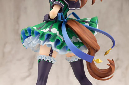 Umamusume Pretty Derby King Halo 1/7 scale figure wearing a green-and-white race outfit on a grassy display base.