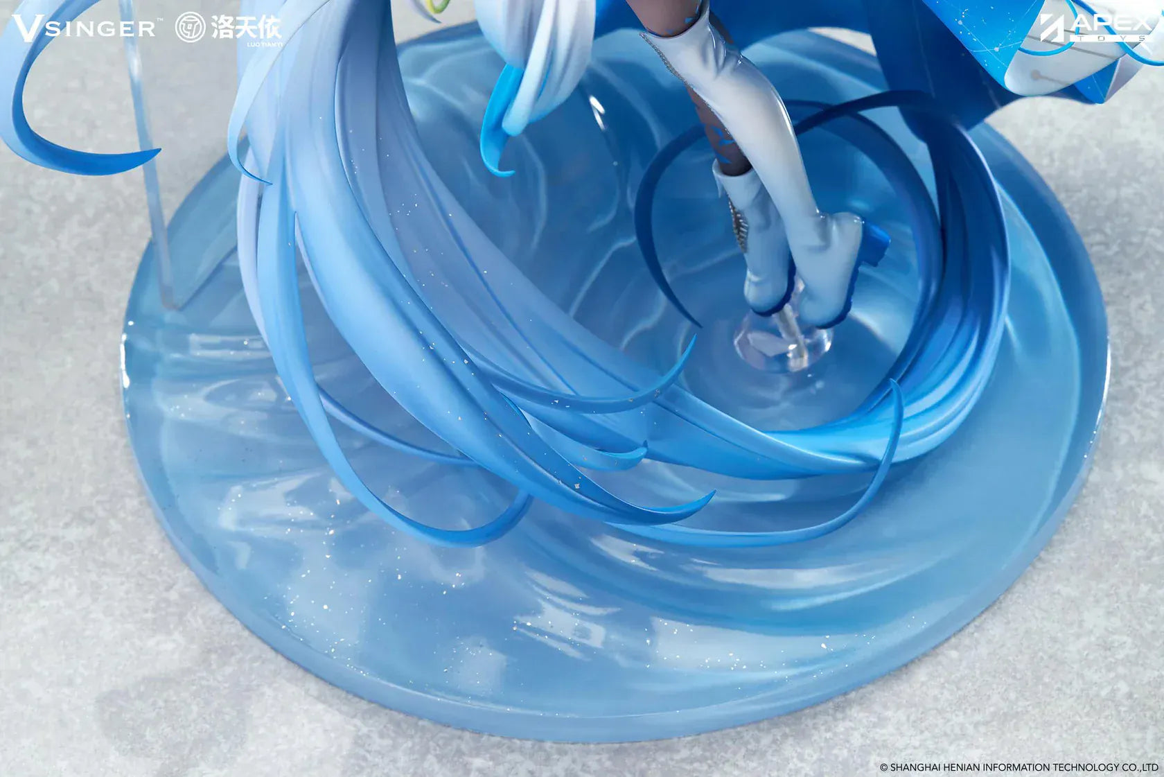 Vsinger Luo Tianyi 12th Anniversary 1/7 scale figure featuring flowing twin tails, layered blue and white dress, and ornate circular backdrop