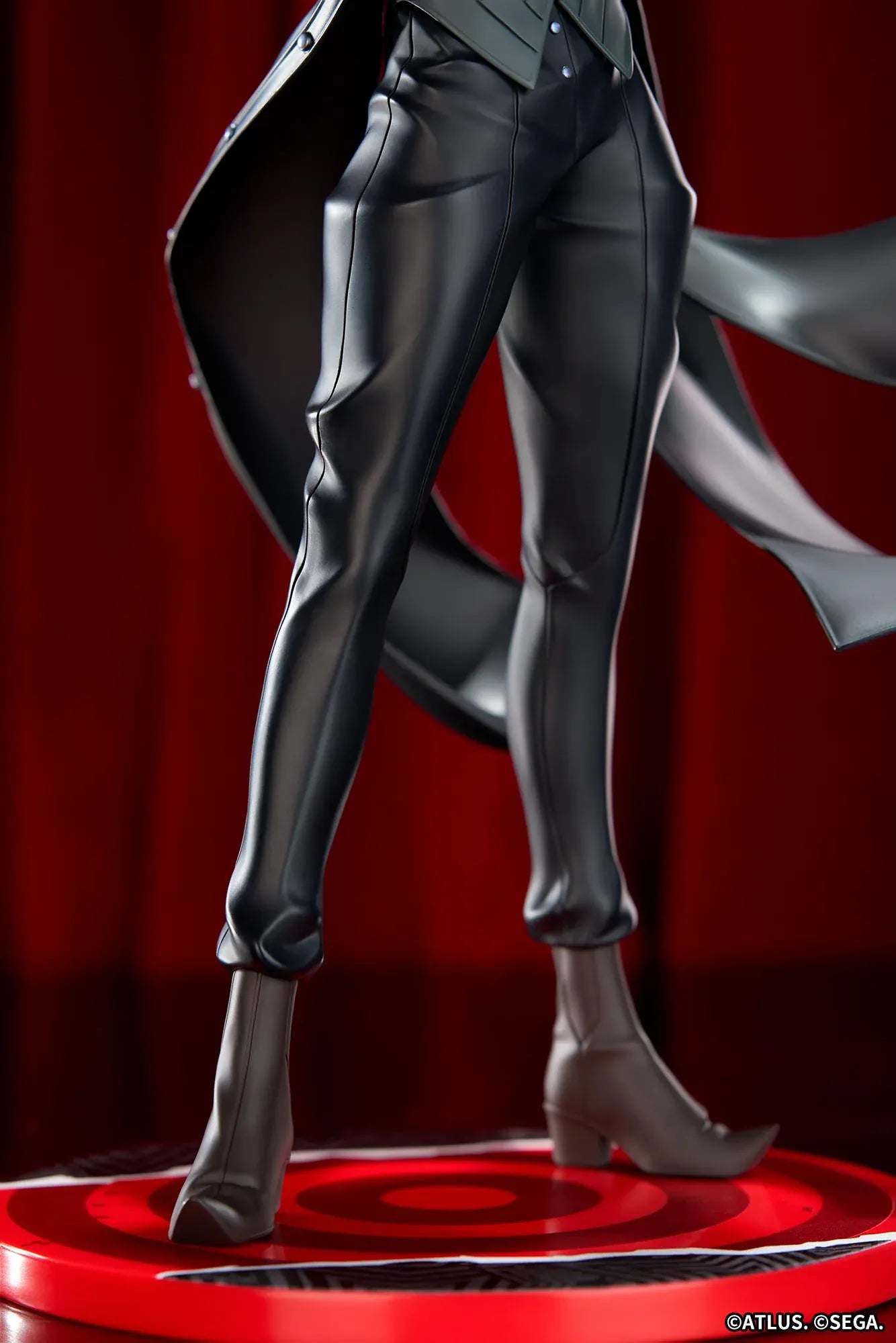Joker Persona 5 Royal Limepie 1/8 scale figure in black outfit adjusting red glove on red base