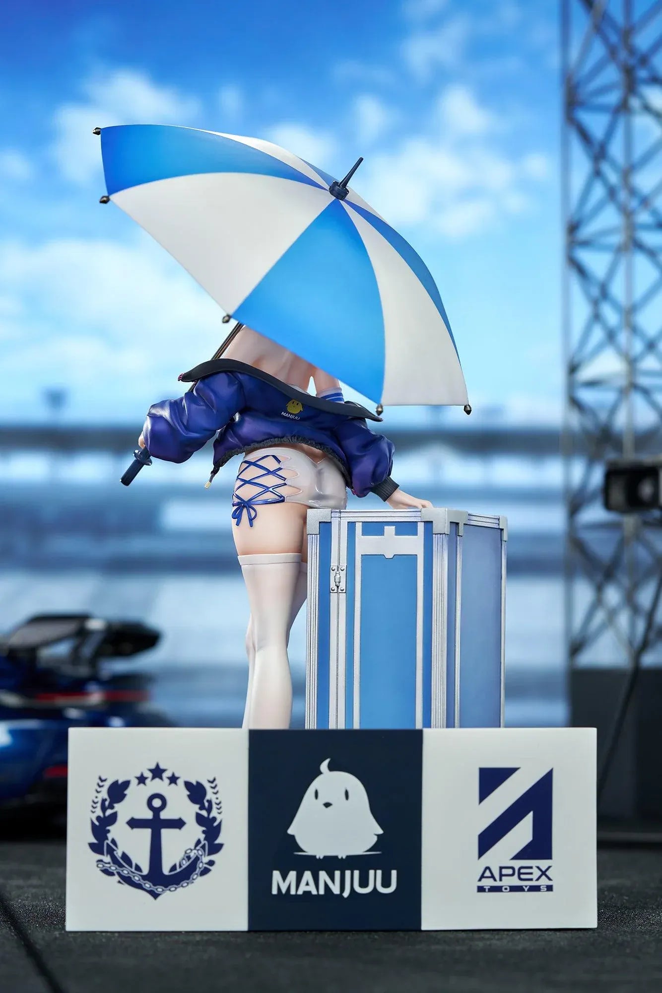 Azur Lane St. Louis Race Queen Ver. 1/7 Scale Figure with blue hair, umbrella, racing outfit, display cases, mascot detail, and bonus item